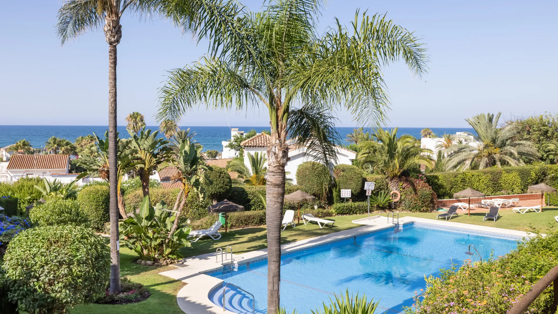 Buy semi detached house in Costabella with 5 bedrooms