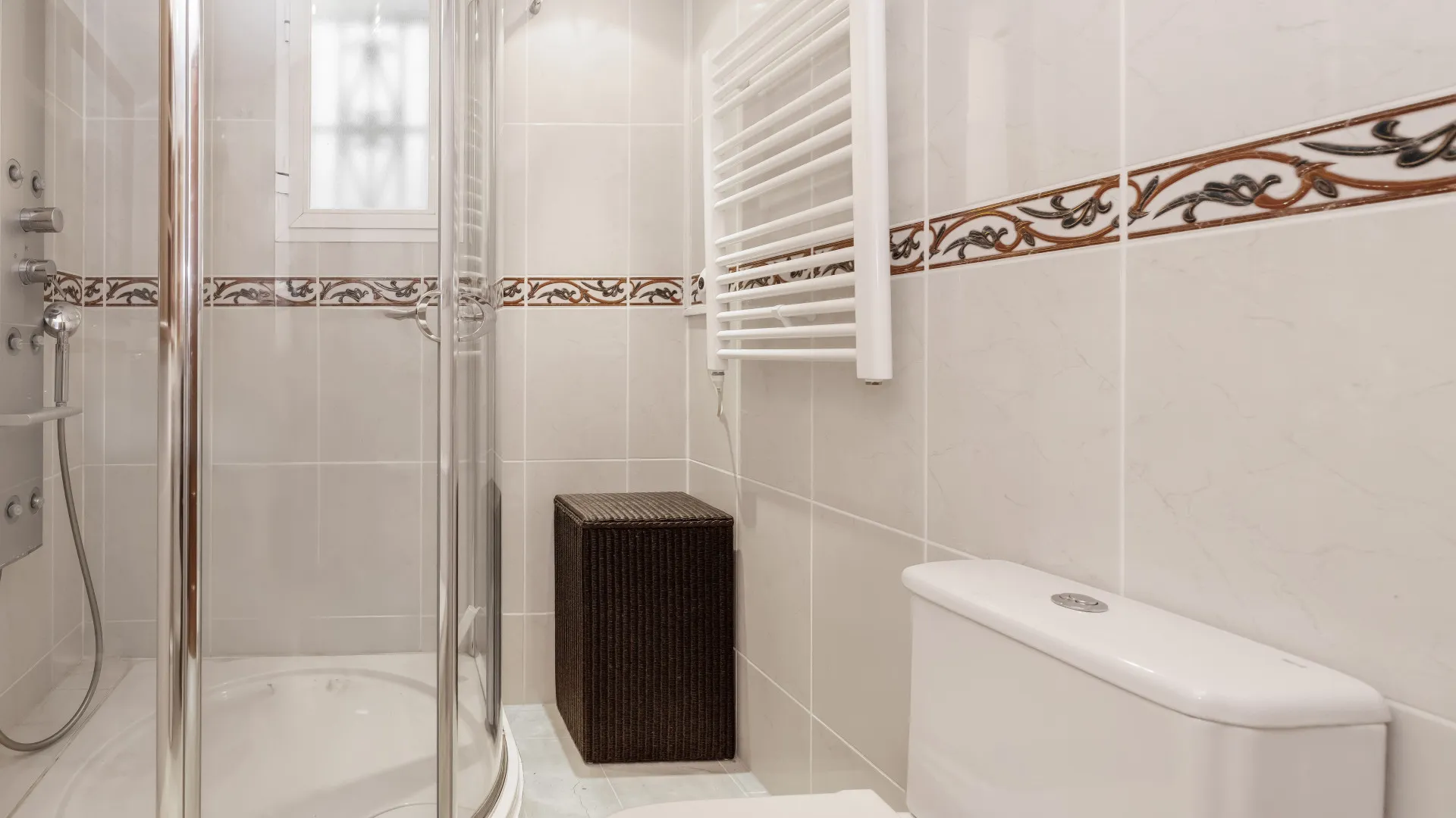 Buy semi detached house in Costabella with 5 bedrooms