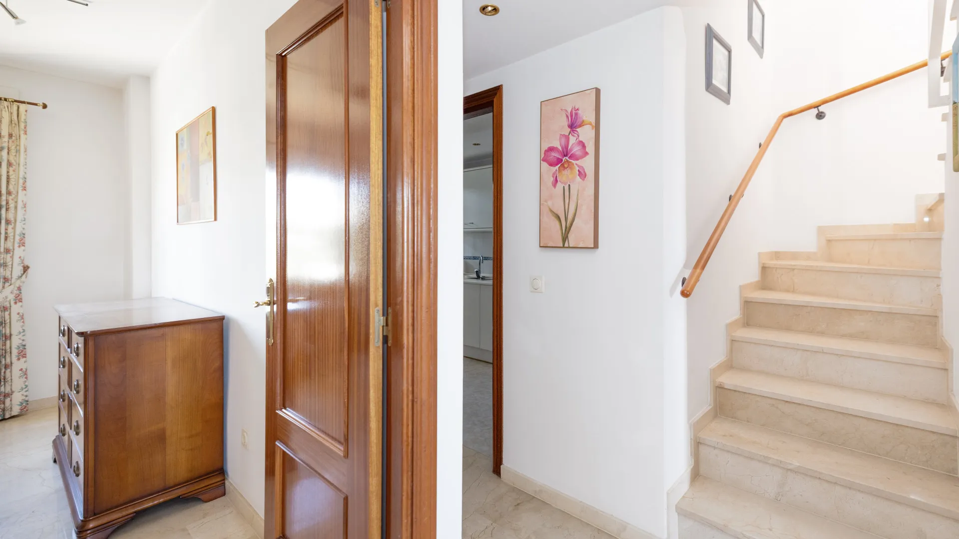 Buy semi detached house in Costabella with 5 bedrooms