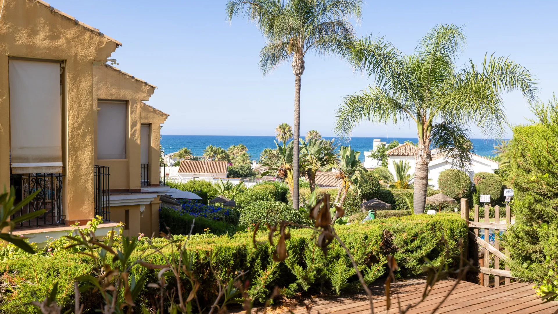 Buy semi detached house in Costabella with 5 bedrooms