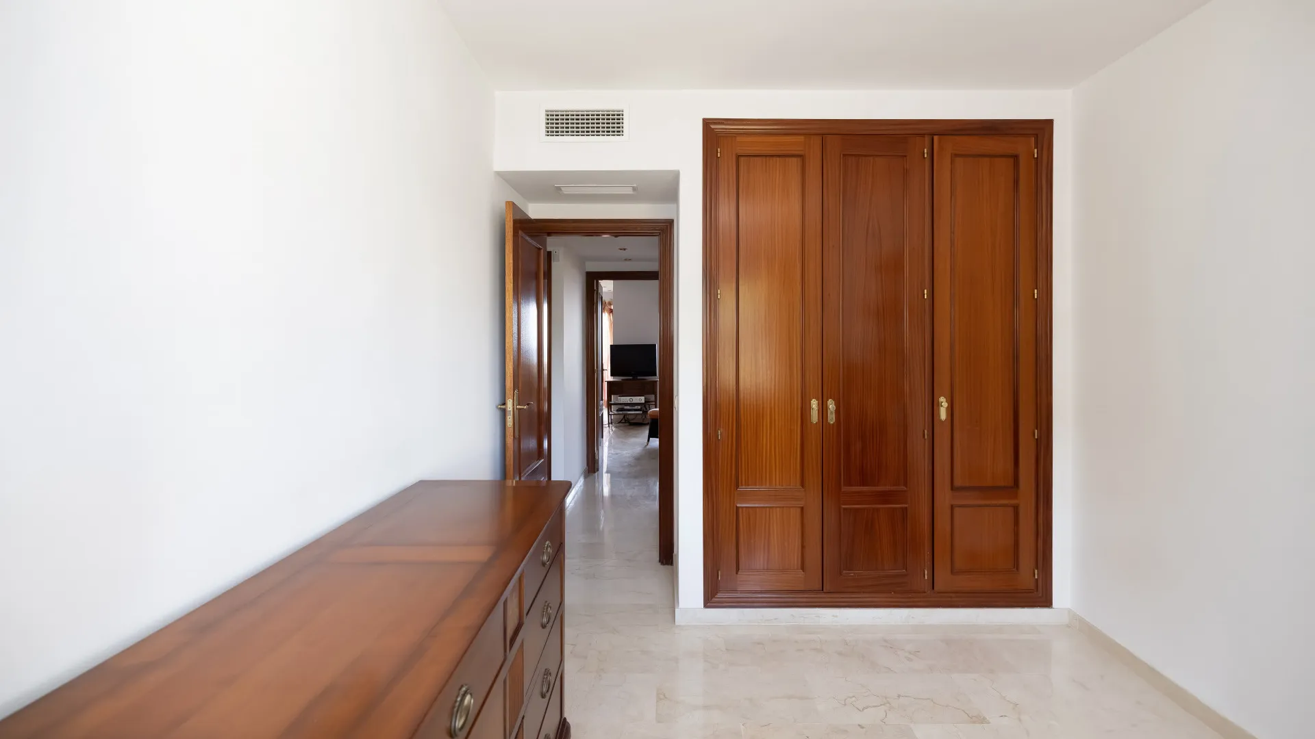 Buy semi detached house in Costabella with 5 bedrooms