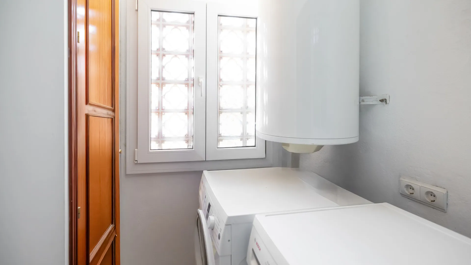 Buy semi detached house in Costabella with 5 bedrooms