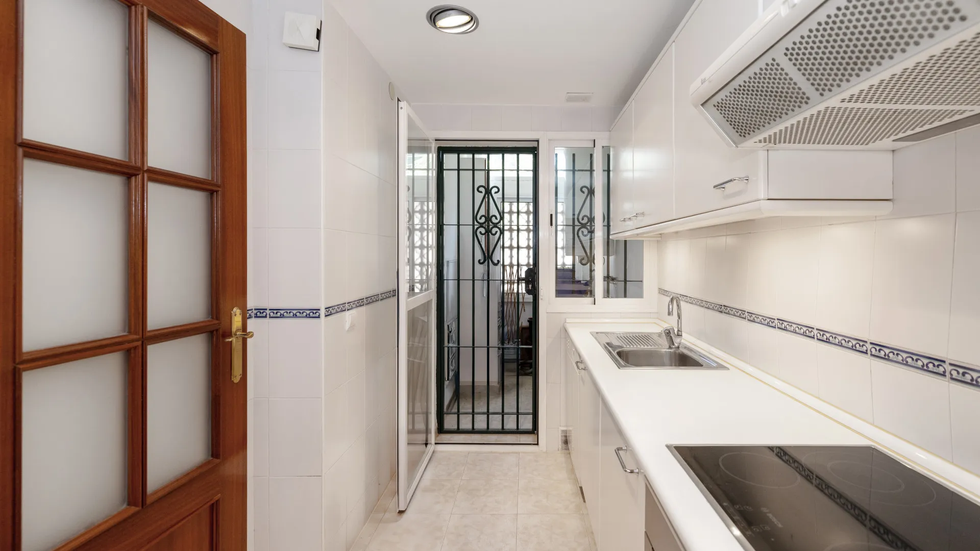 Buy semi detached house in Costabella with 5 bedrooms