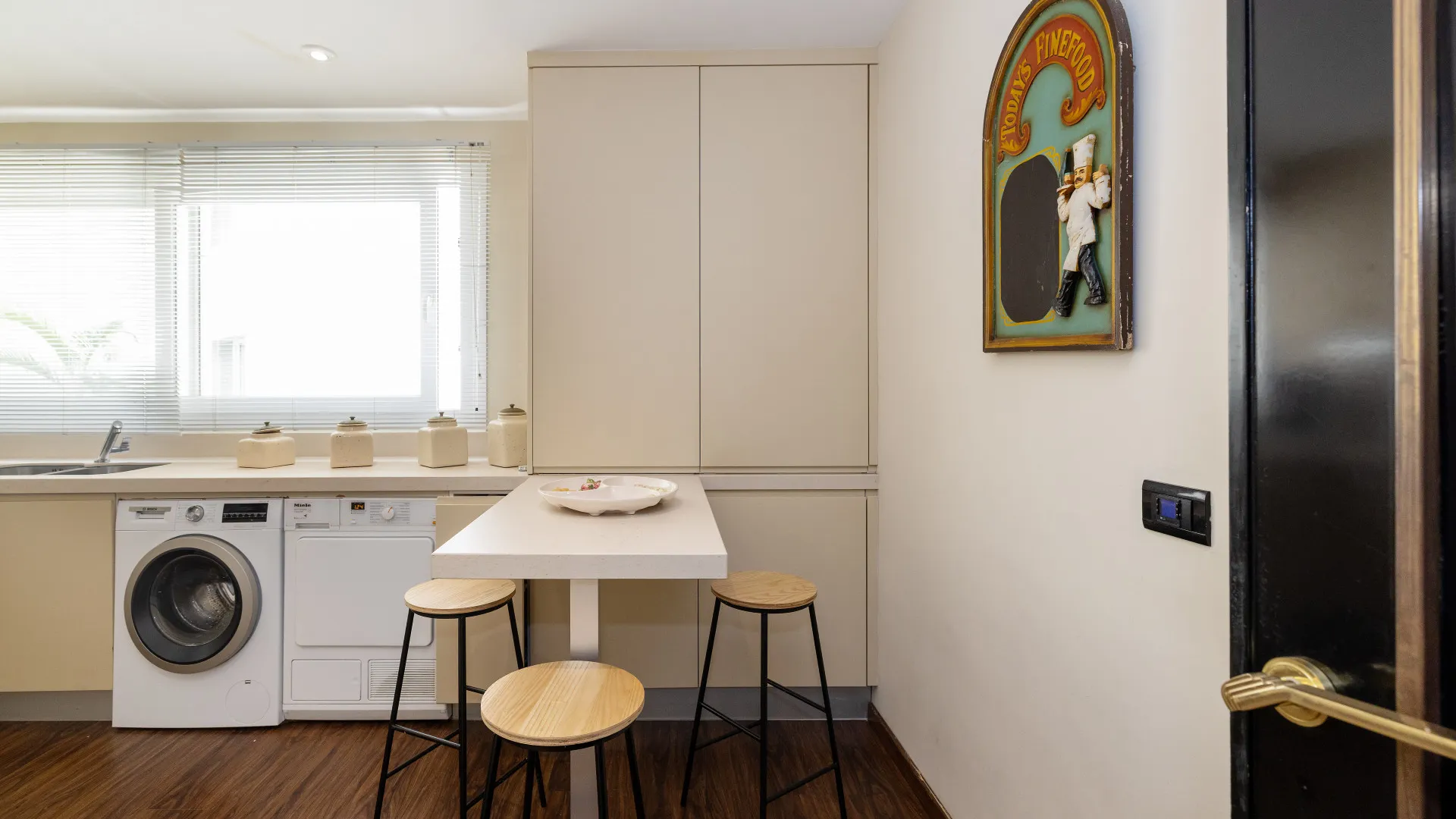 Apartment for sale in Playa de la Fontanilla with 4 bedrooms