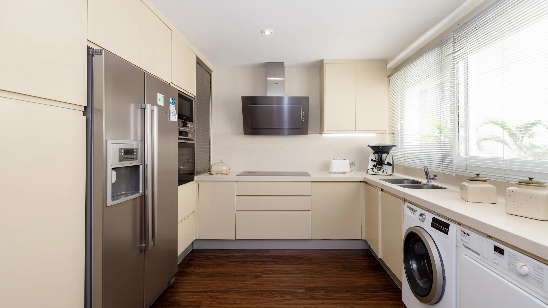 Apartment for sale in Playa de la Fontanilla with 4 bedrooms