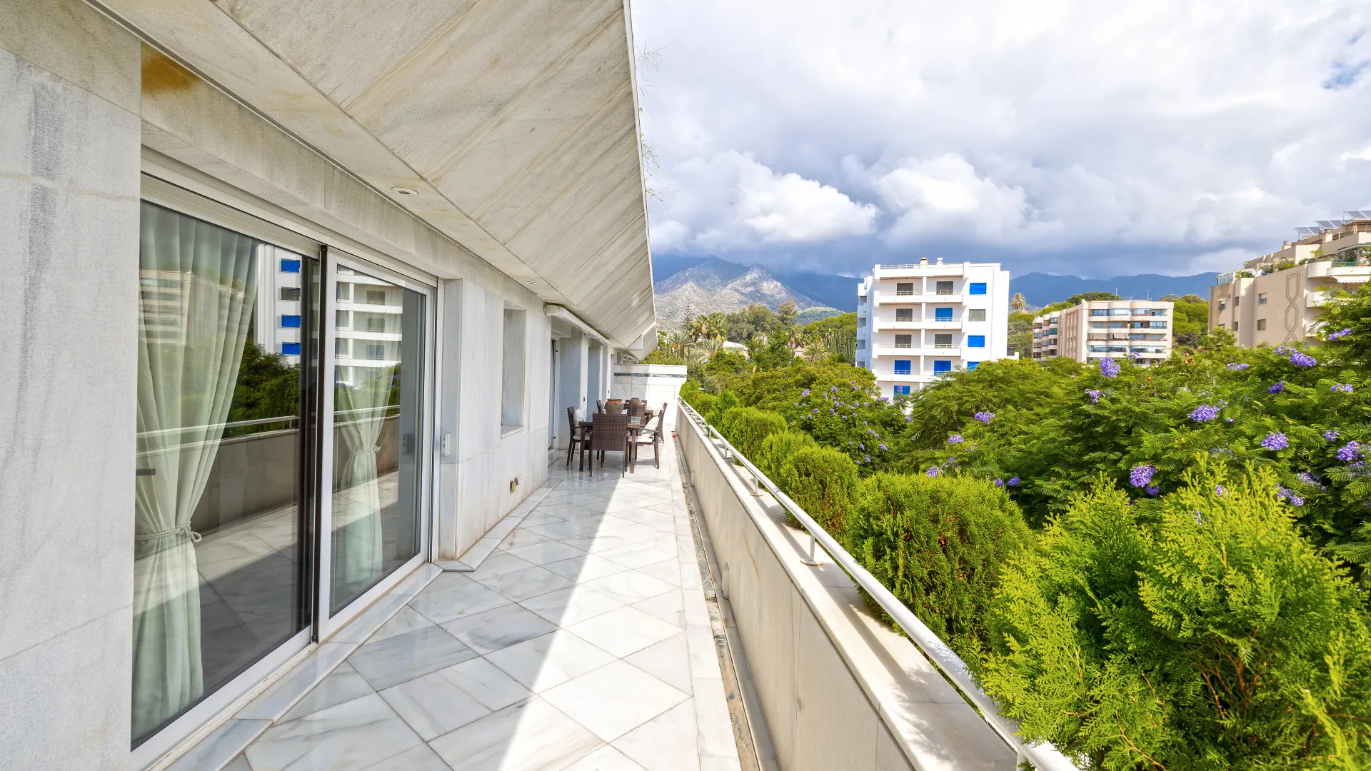 Apartment for sale in Playa de la Fontanilla with 4 bedrooms