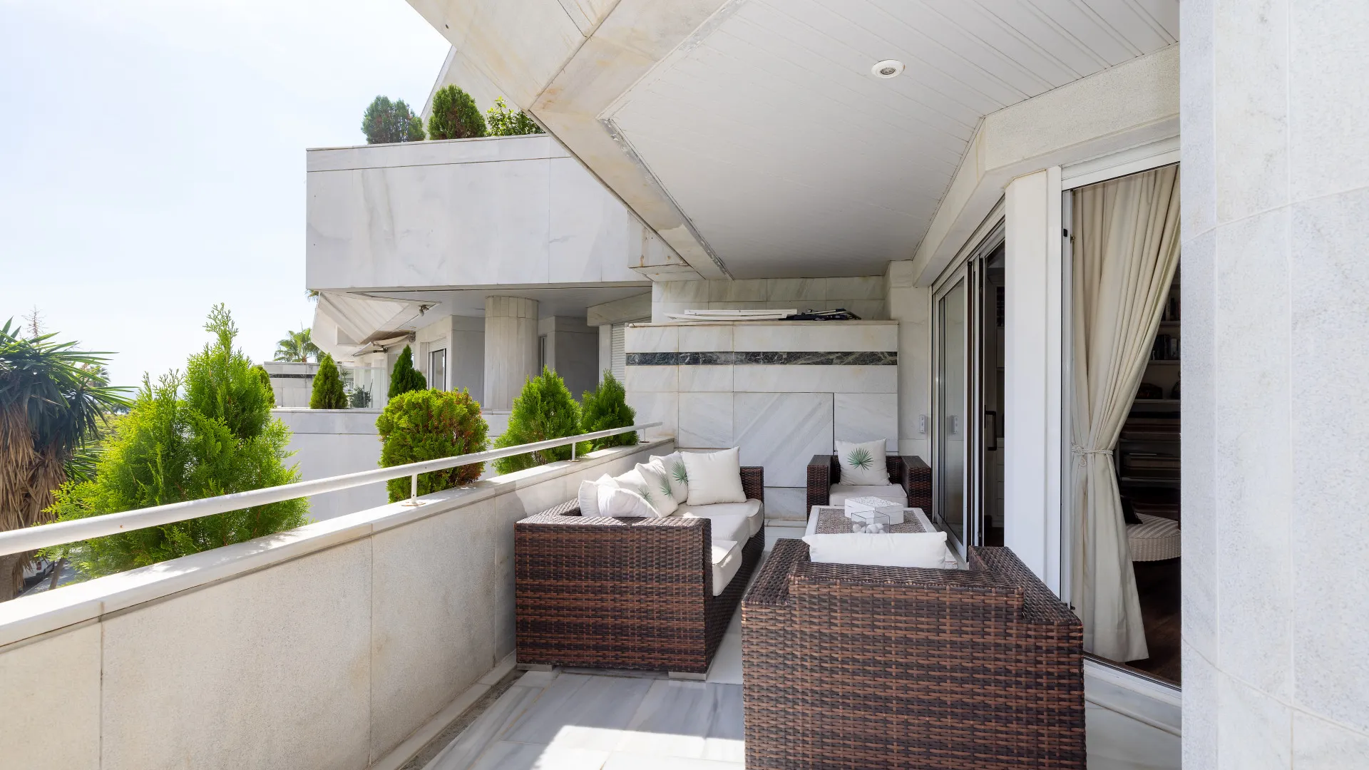 Apartment for sale in Playa de la Fontanilla with 4 bedrooms