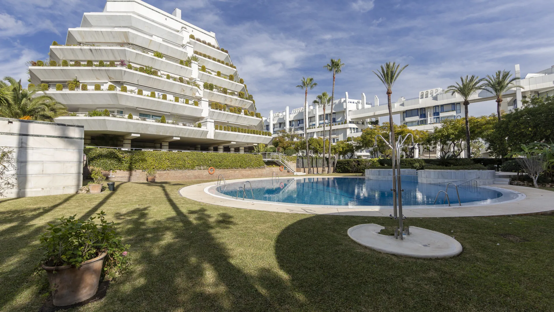 Apartment for sale in Playa de la Fontanilla with 4 bedrooms