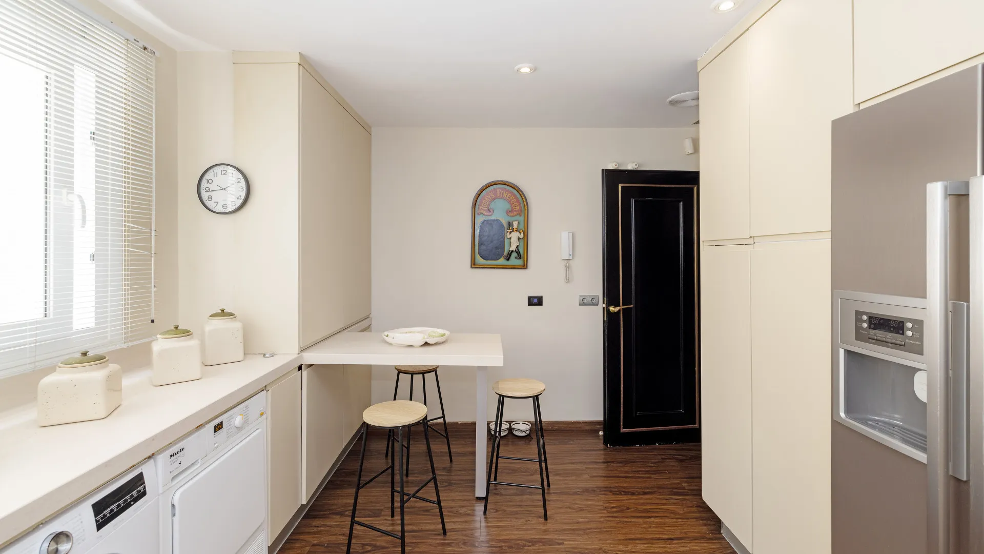 Apartment for sale in Playa de la Fontanilla with 4 bedrooms