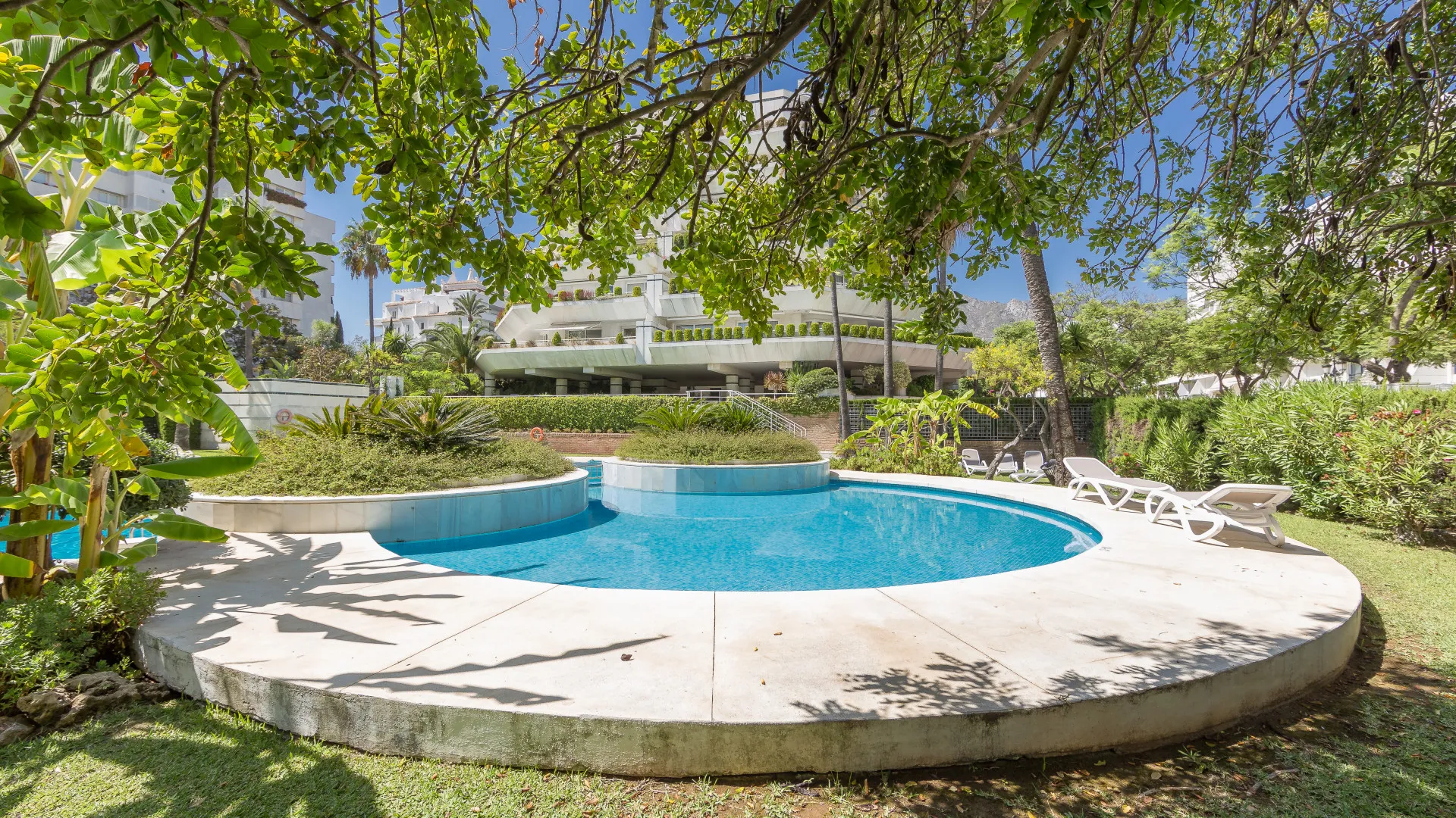 Apartment for sale in Playa de la Fontanilla with 4 bedrooms