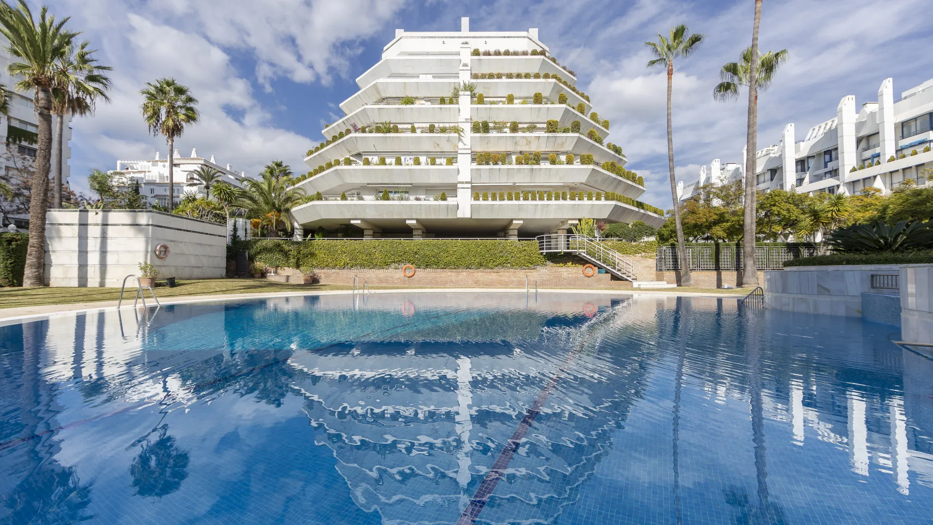 Apartment for sale in Playa de la Fontanilla with 4 bedrooms