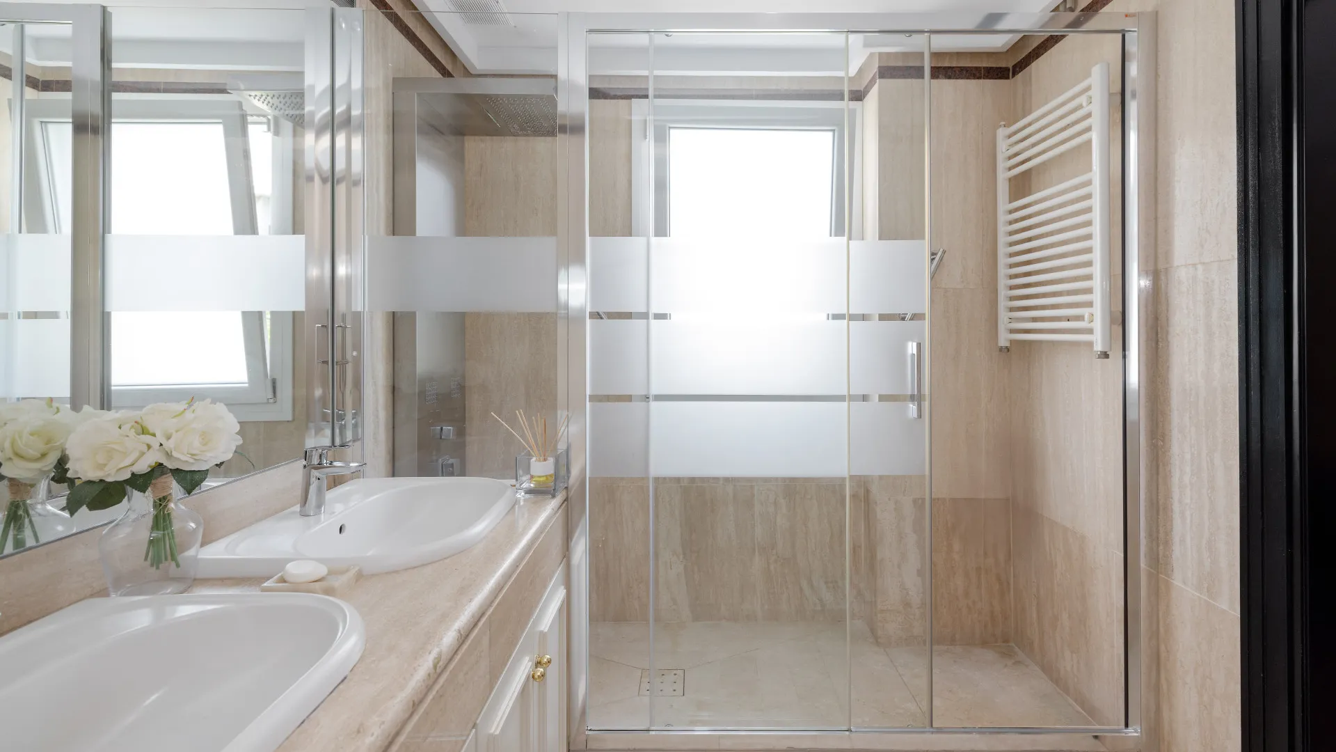 Apartment for sale in Playa de la Fontanilla with 4 bedrooms