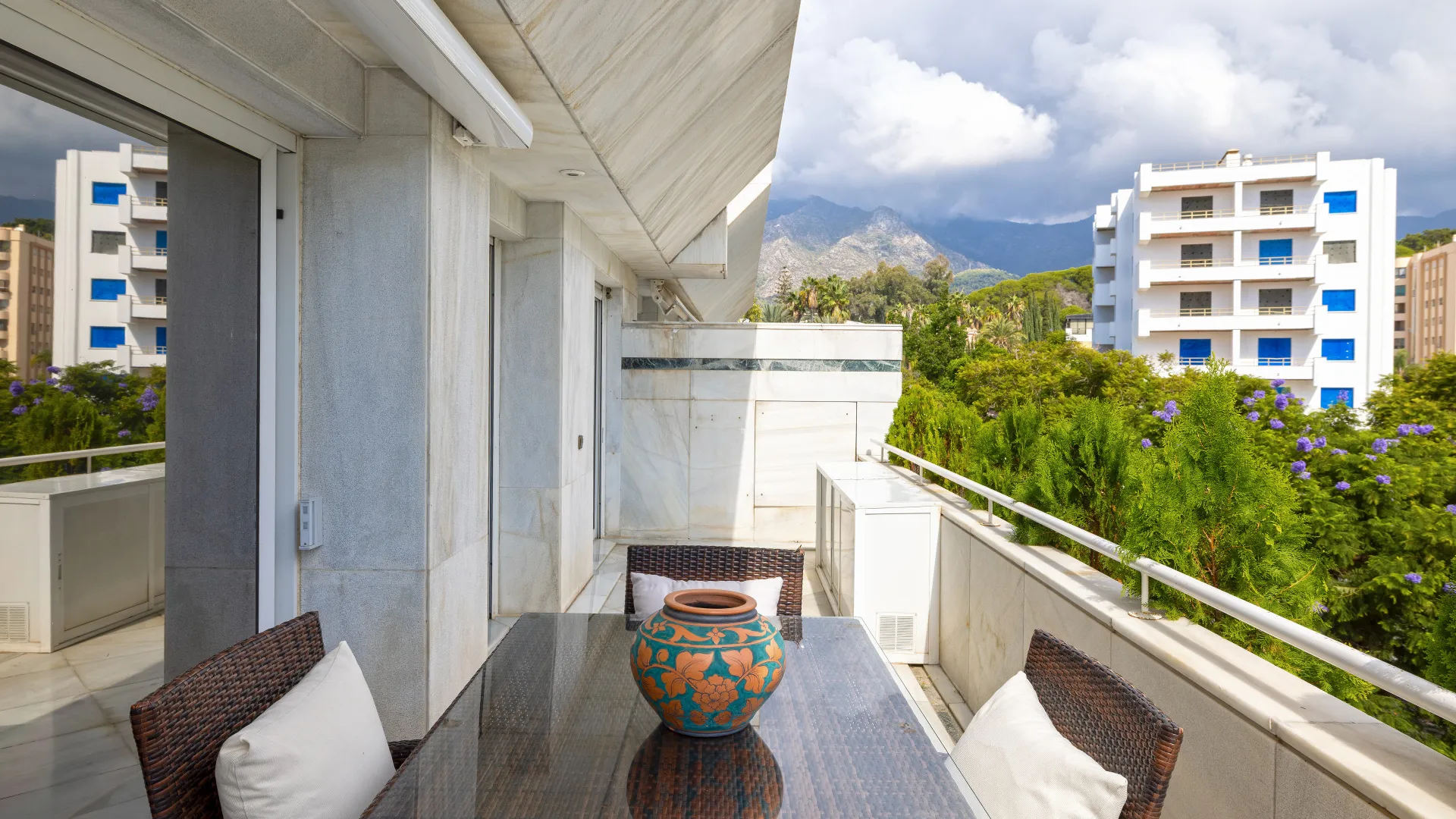 Apartment for sale in Playa de la Fontanilla with 4 bedrooms