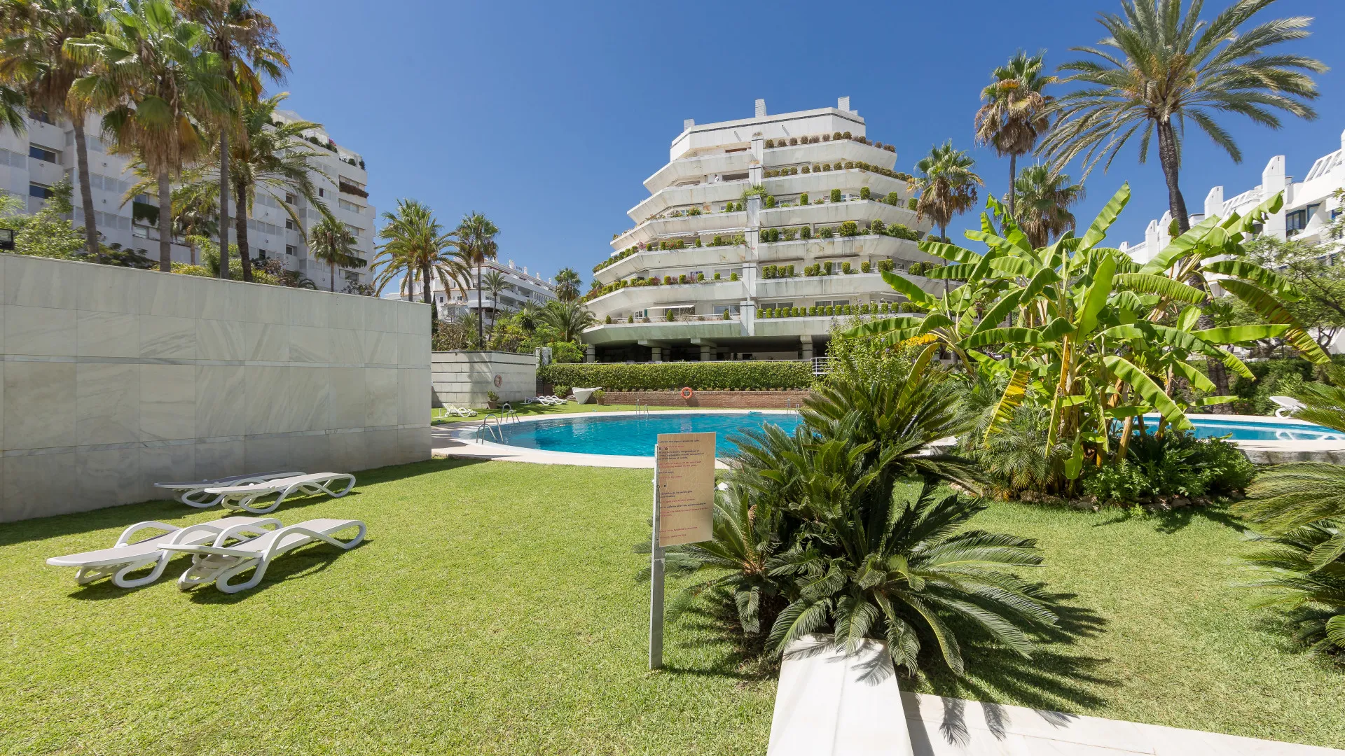 Apartment for sale in Playa de la Fontanilla with 4 bedrooms