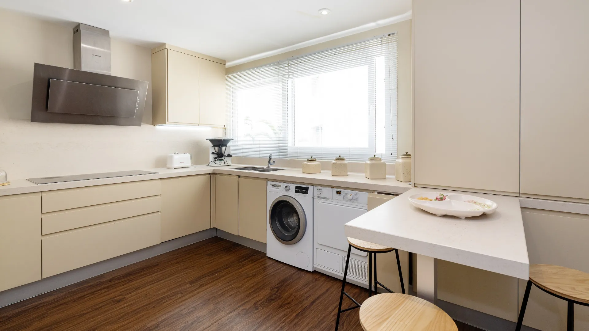 Apartment for sale in Playa de la Fontanilla with 4 bedrooms