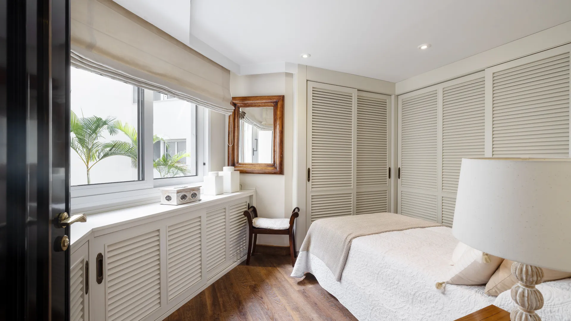 Apartment for sale in Playa de la Fontanilla with 4 bedrooms