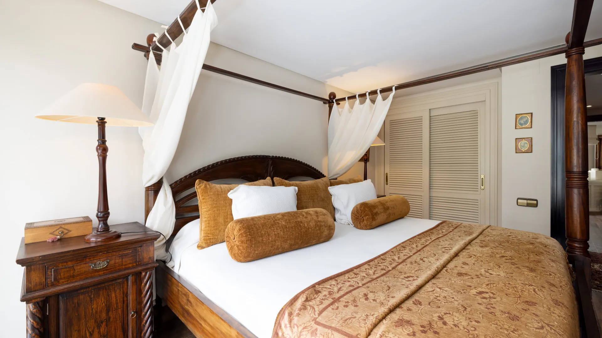 Apartment for sale in Playa de la Fontanilla with 4 bedrooms