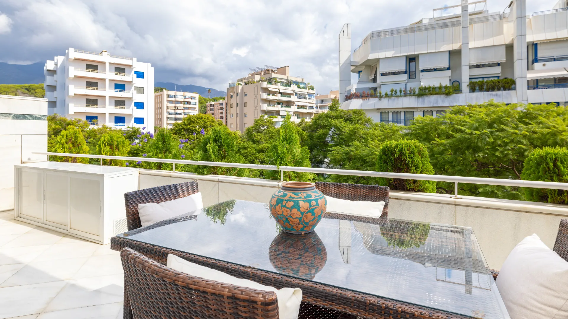 Apartment for sale in Playa de la Fontanilla with 4 bedrooms