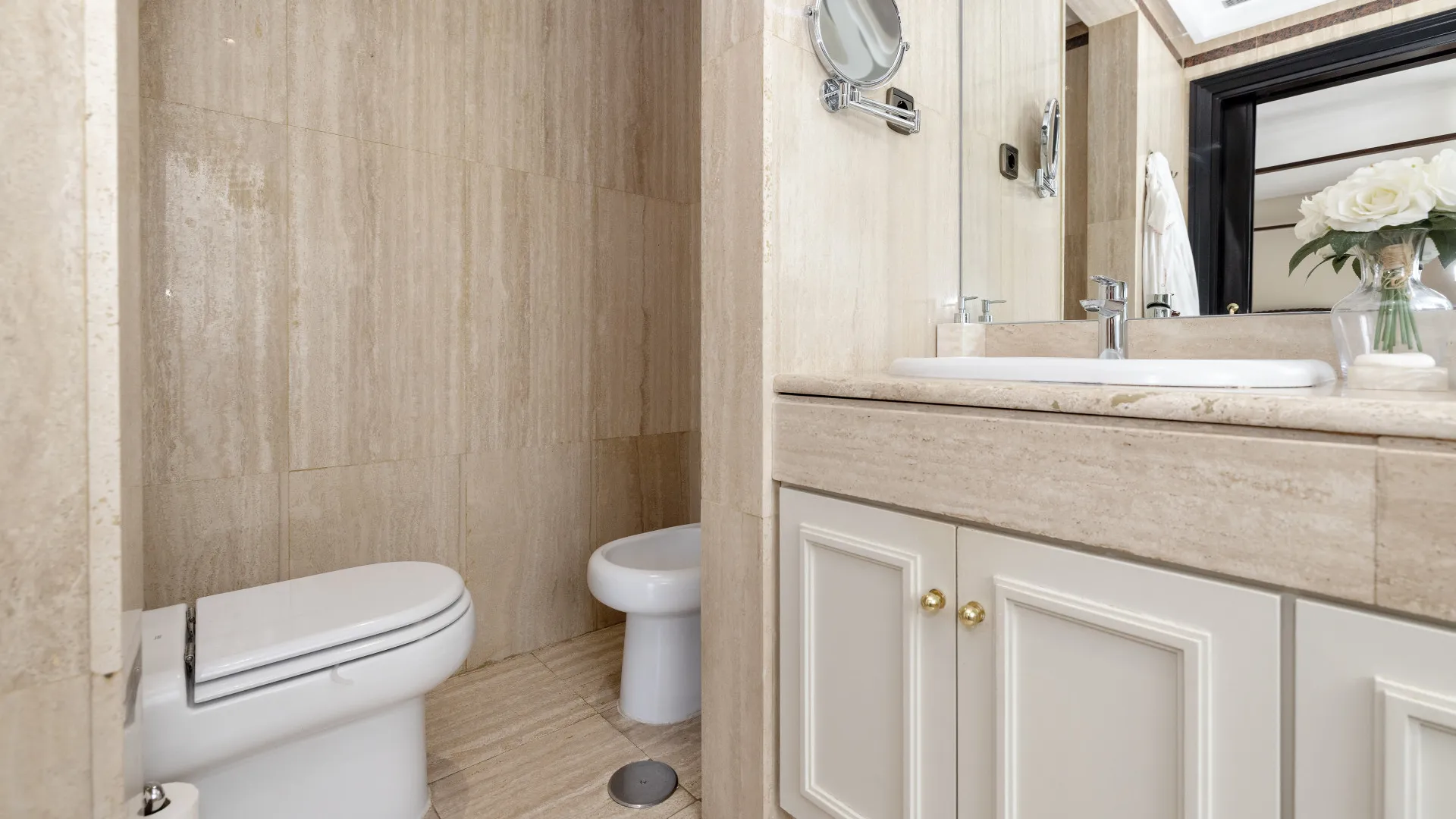 Apartment for sale in Playa de la Fontanilla with 4 bedrooms