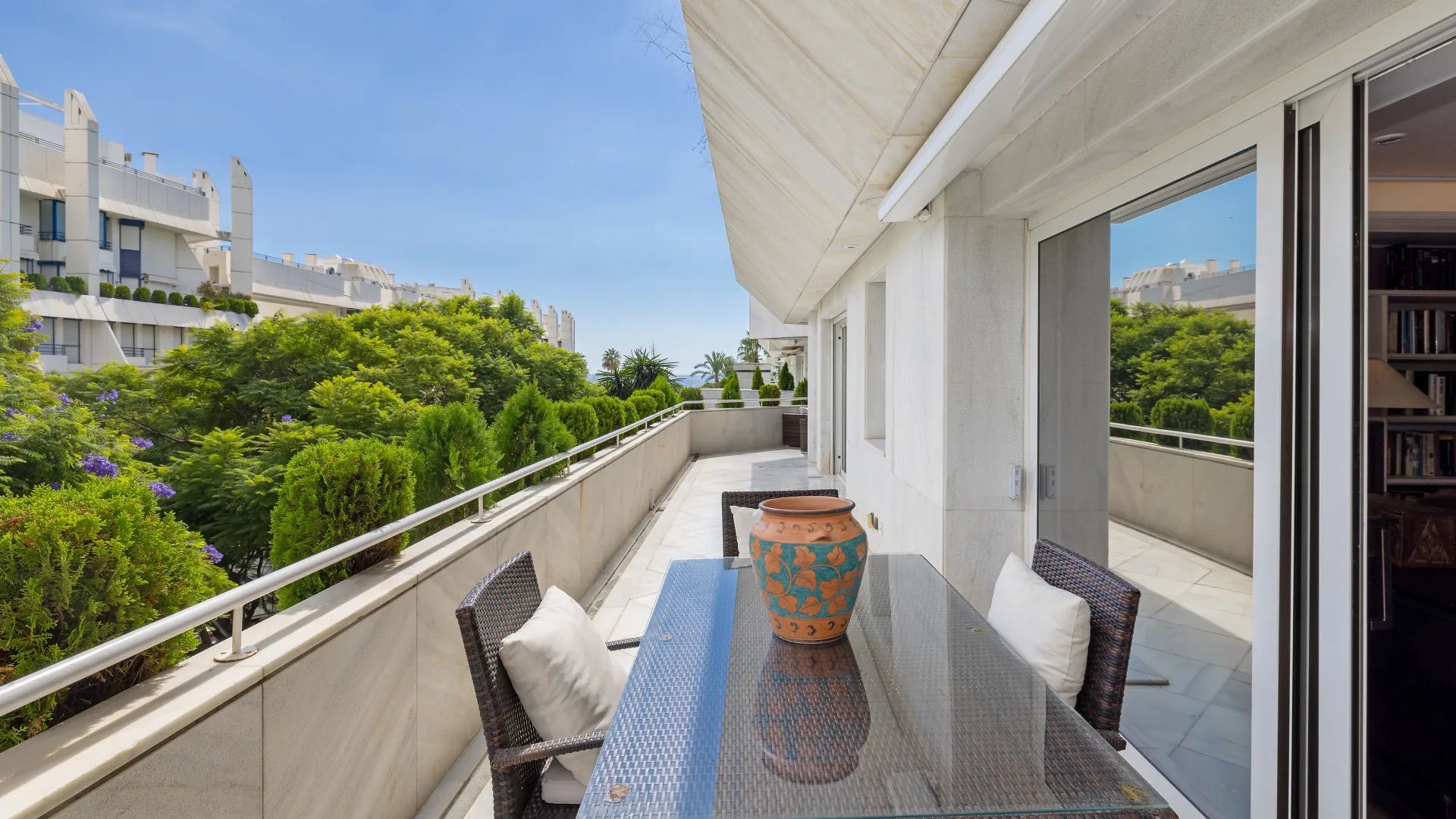 Apartment for sale in Playa de la Fontanilla with 4 bedrooms