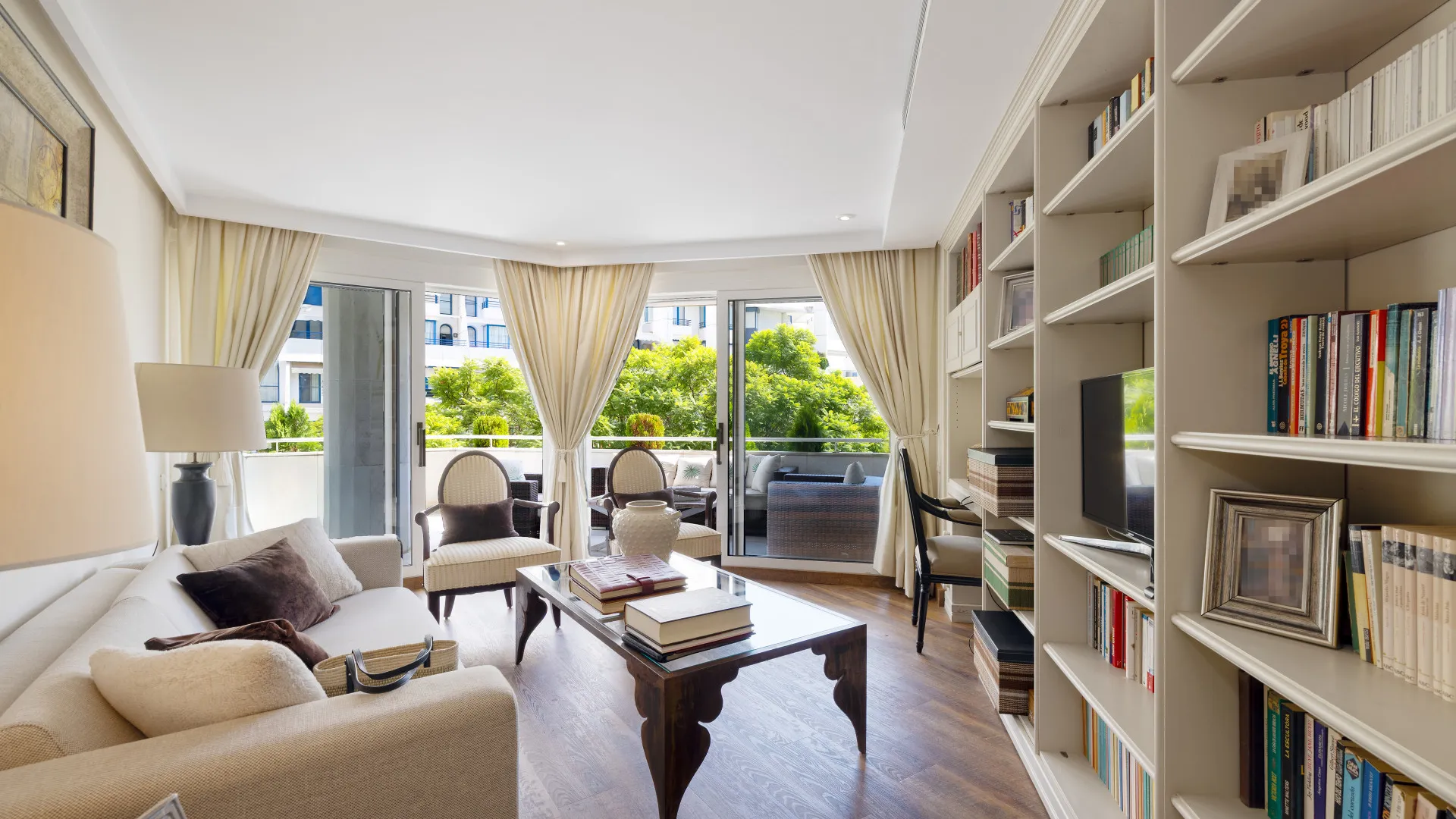 Apartment for sale in Playa de la Fontanilla with 4 bedrooms