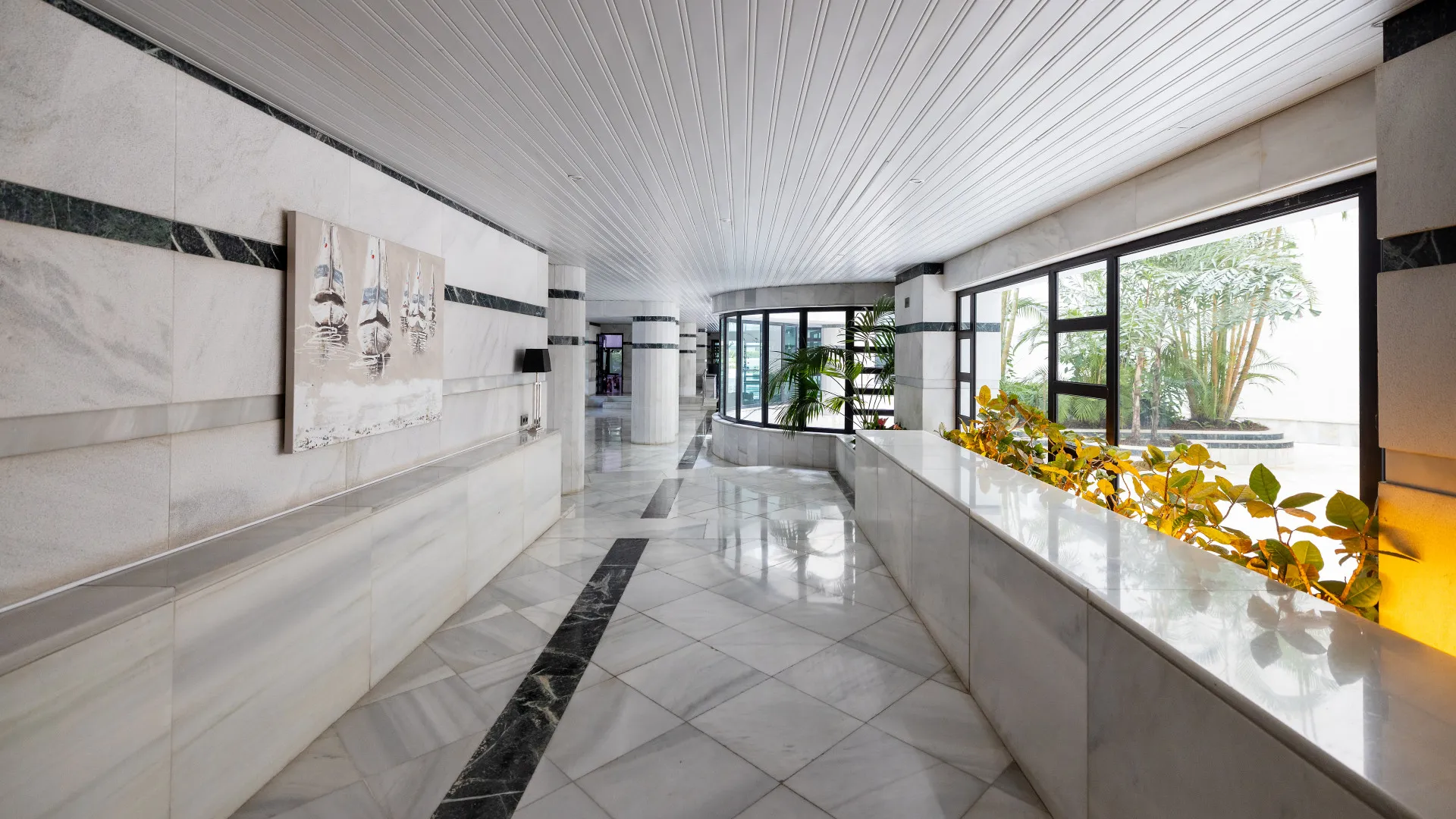 Apartment for sale in Playa de la Fontanilla with 4 bedrooms