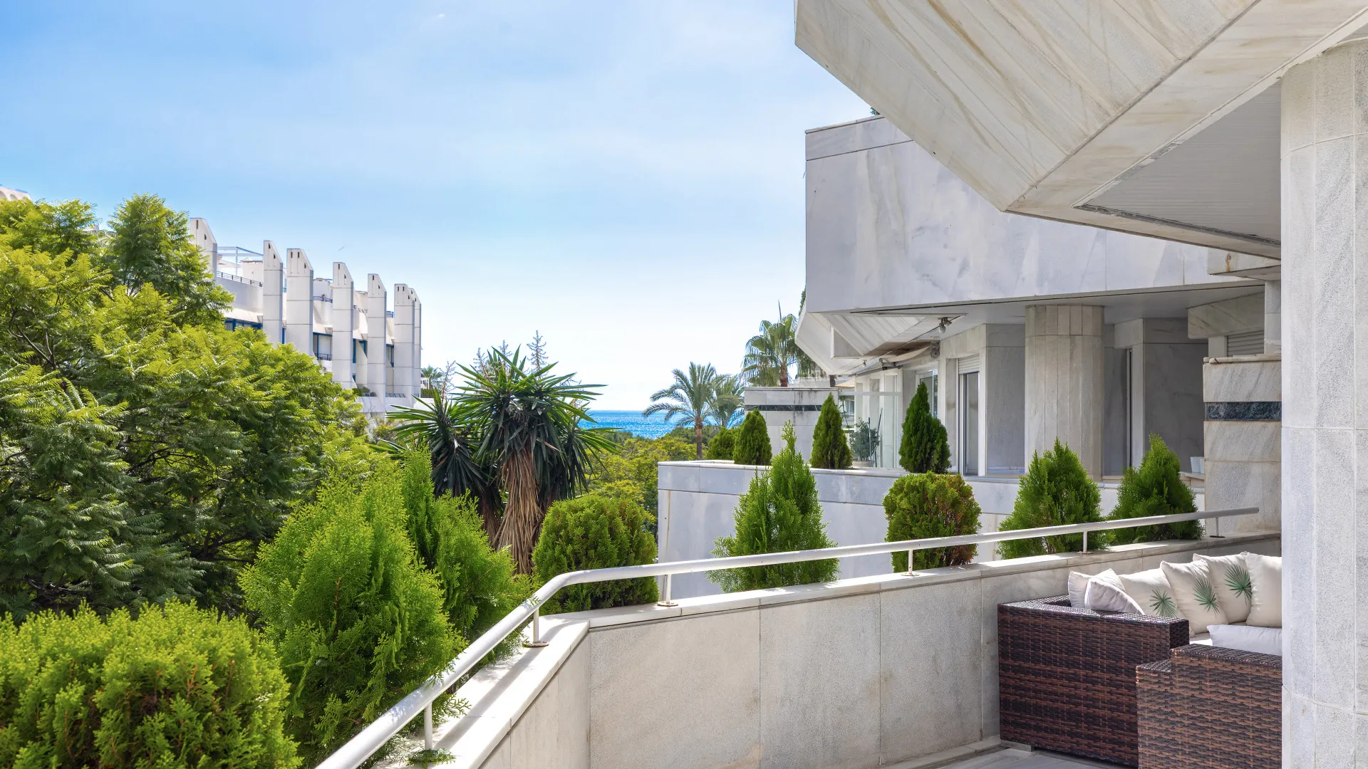 Apartment for sale in Playa de la Fontanilla with 4 bedrooms