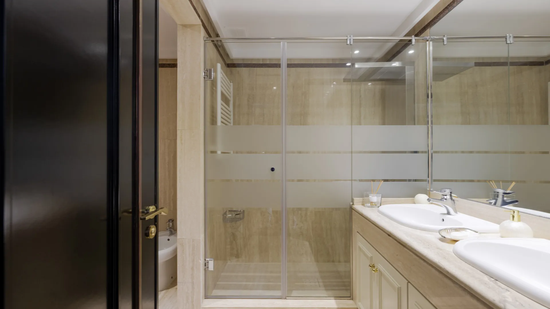 Apartment for sale in Playa de la Fontanilla with 4 bedrooms