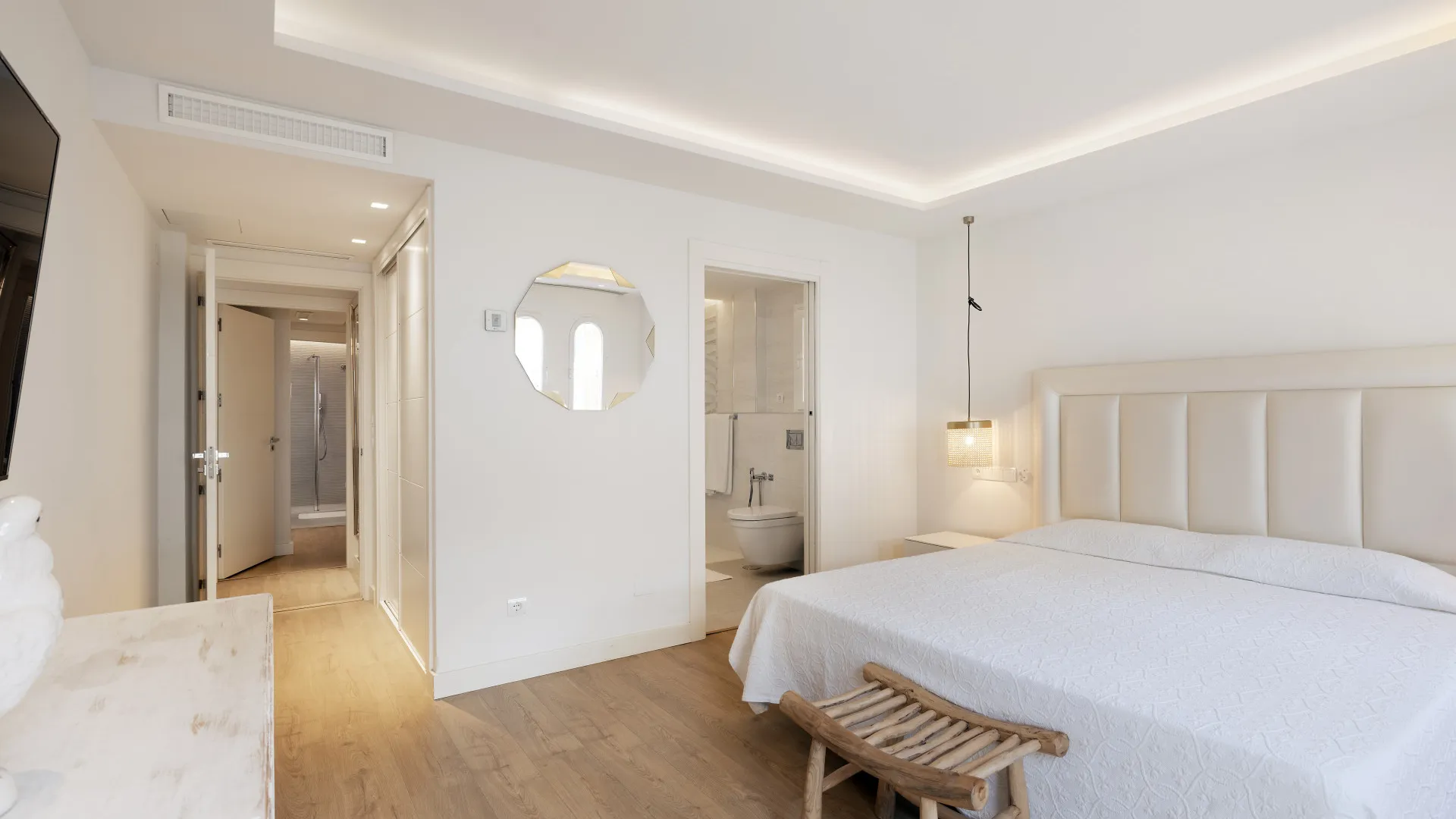 For sale apartment in Elviria Playa with 4 bedrooms