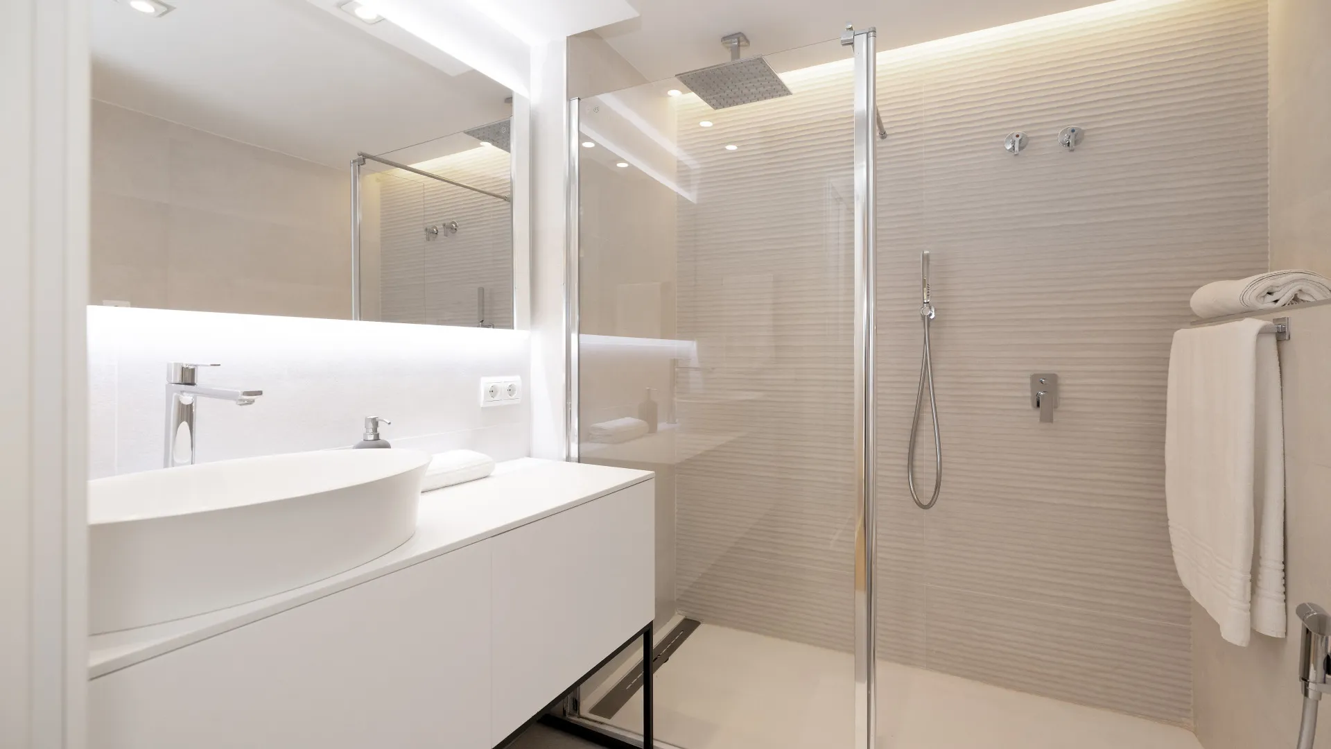 For sale apartment in Elviria Playa with 4 bedrooms