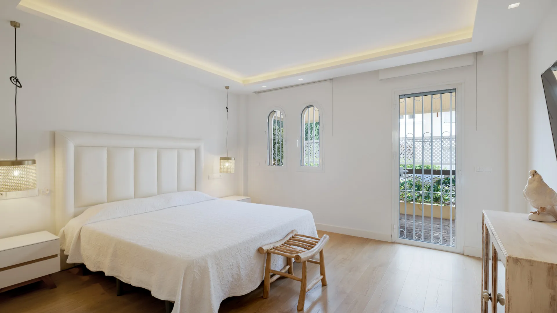 For sale apartment in Elviria Playa with 4 bedrooms