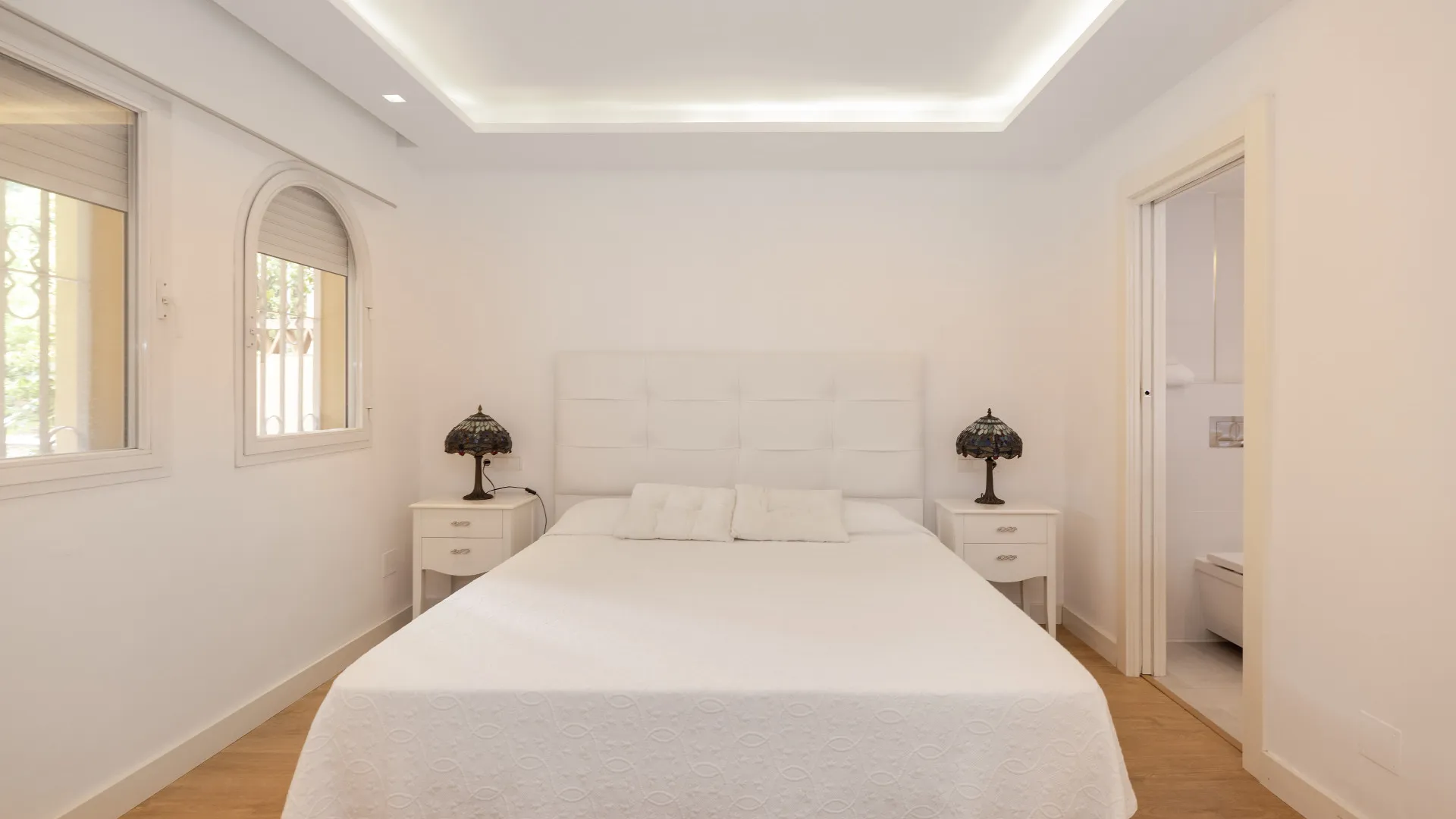 For sale apartment in Elviria Playa with 4 bedrooms