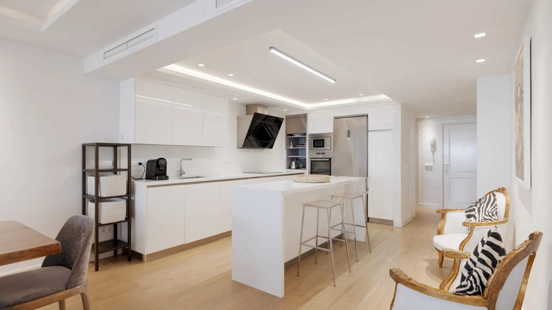 For sale apartment in Elviria Playa with 4 bedrooms