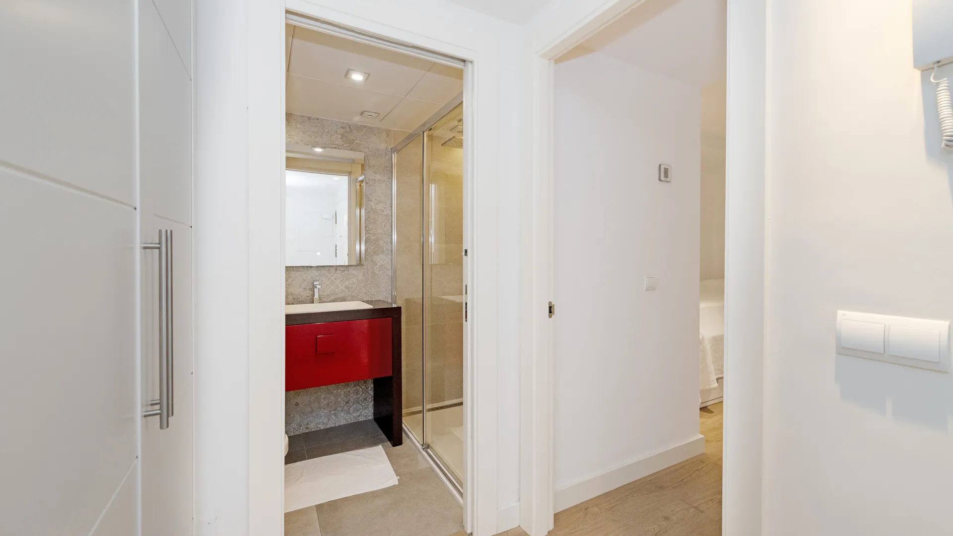 For sale apartment in Elviria Playa with 4 bedrooms