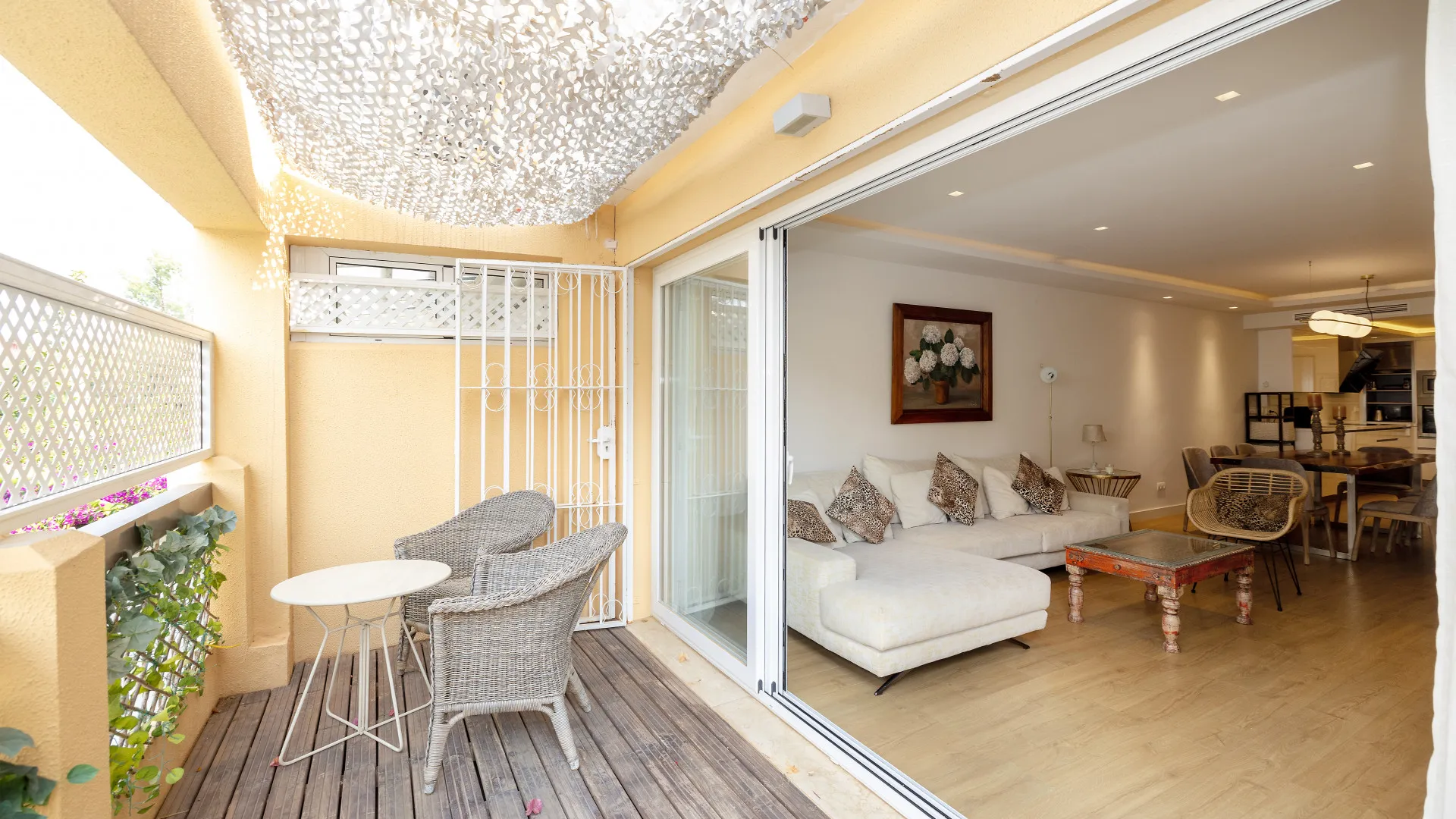 For sale apartment in Elviria Playa with 4 bedrooms