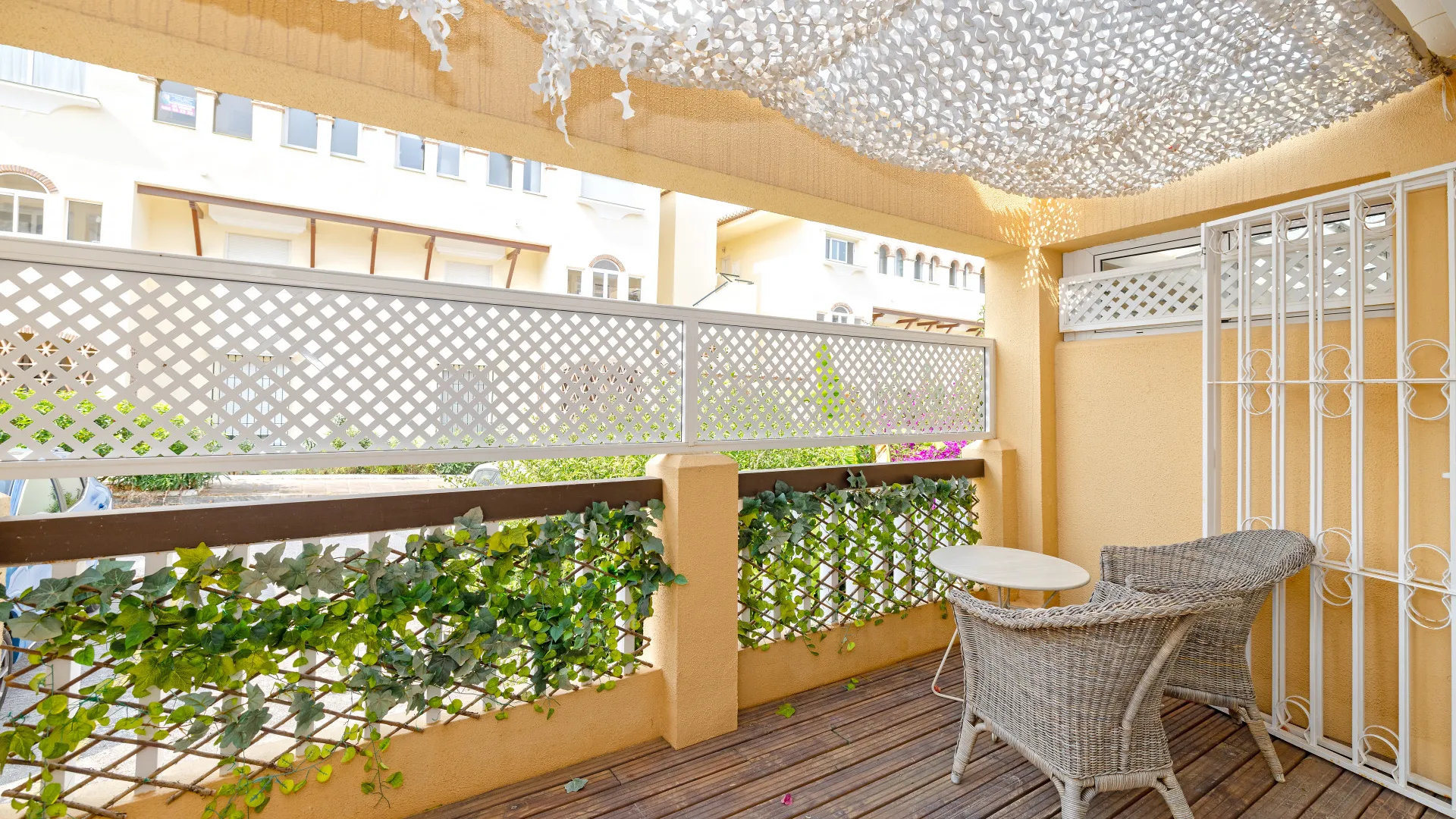For sale apartment in Elviria Playa with 4 bedrooms