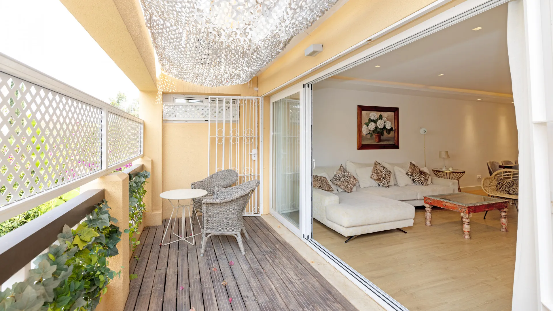 For sale apartment in Elviria Playa with 4 bedrooms