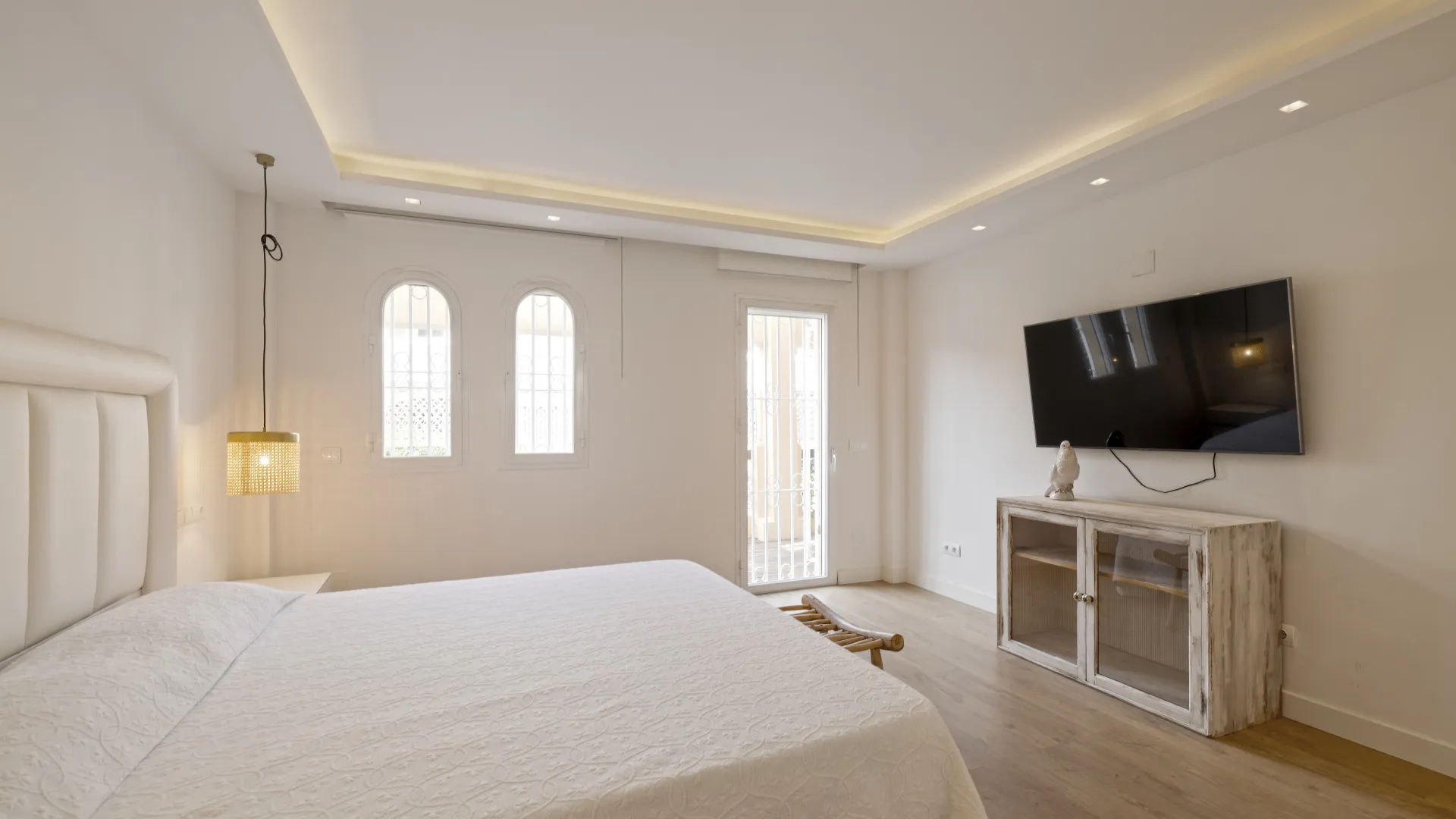 For sale apartment in Elviria Playa with 4 bedrooms