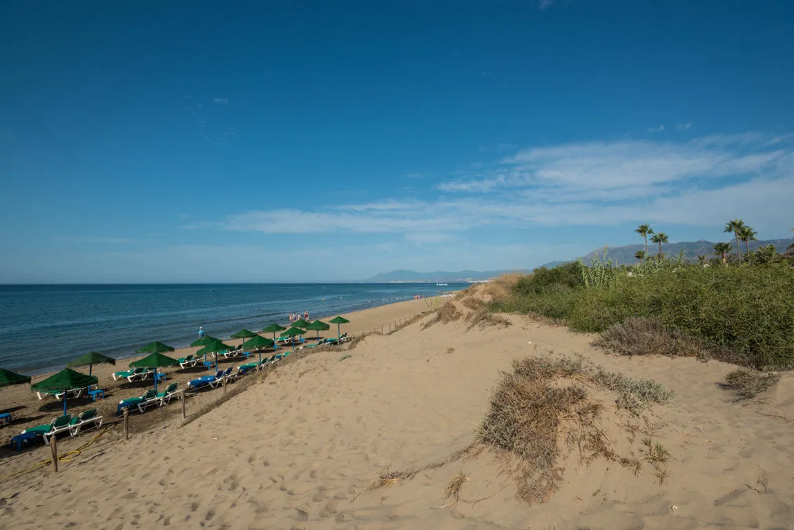 For sale apartment in Elviria Playa with 4 bedrooms