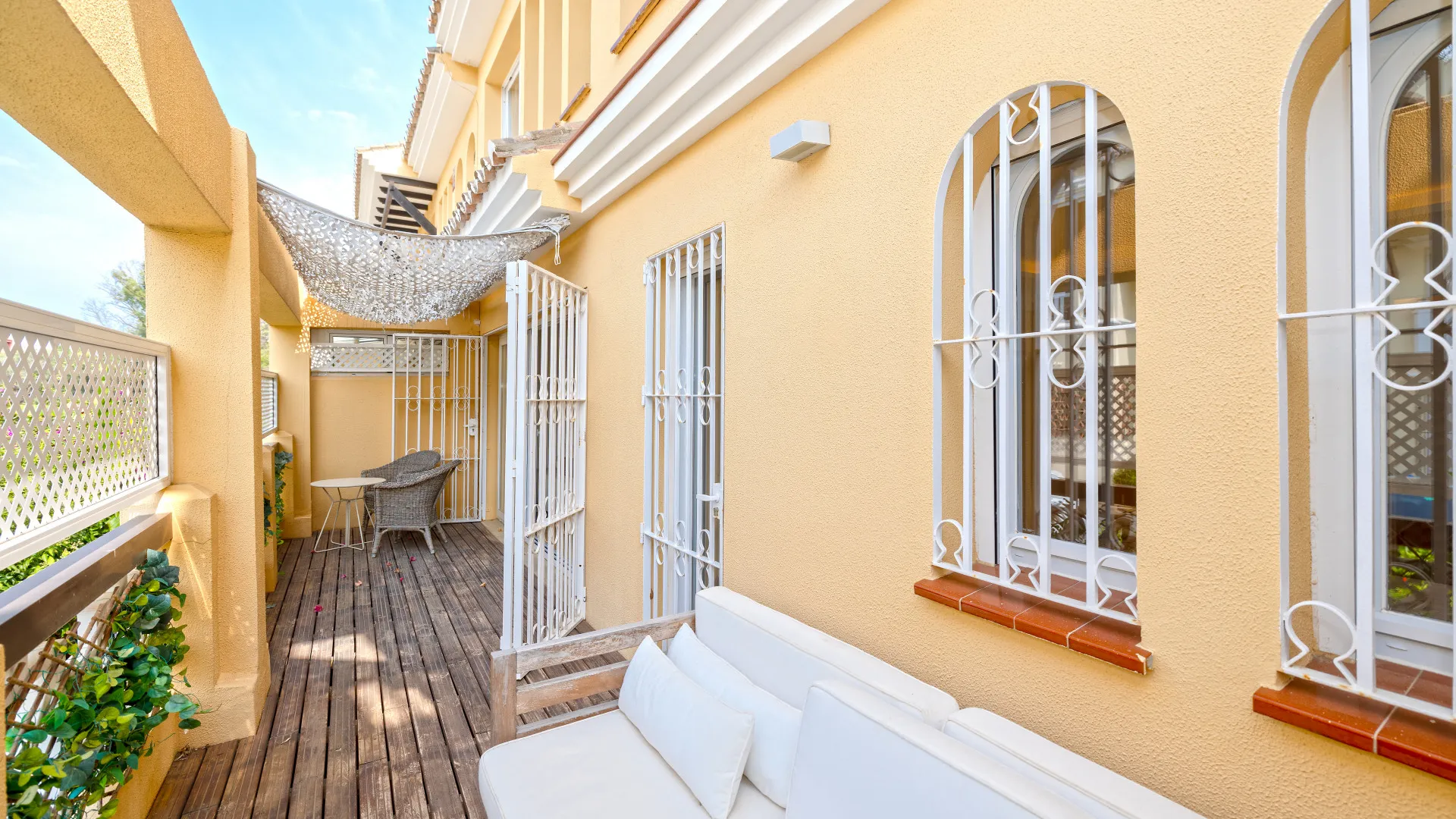 For sale apartment in Elviria Playa with 4 bedrooms