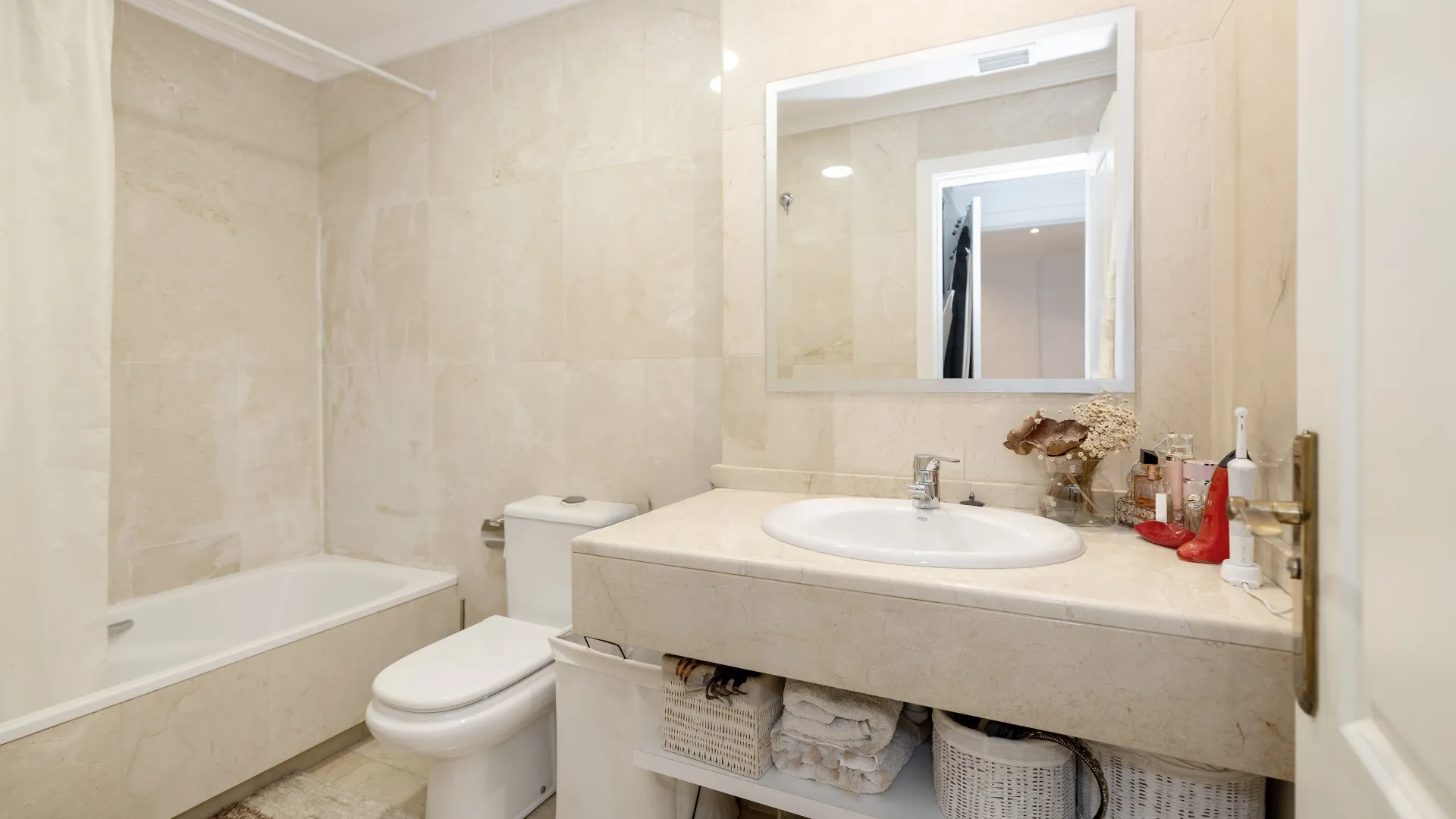 Comprar apartamento planta baja de 2 dormitorios en Los Pinos de Nagüeles