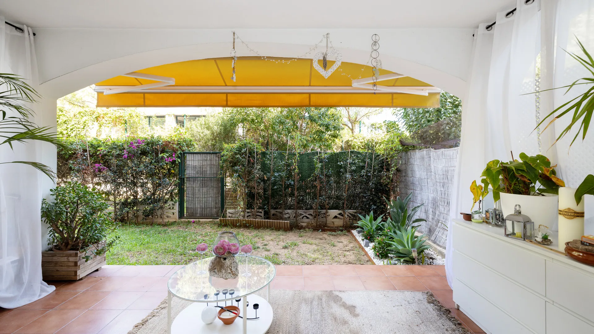 Comprar apartamento planta baja de 2 dormitorios en Los Pinos de Nagüeles