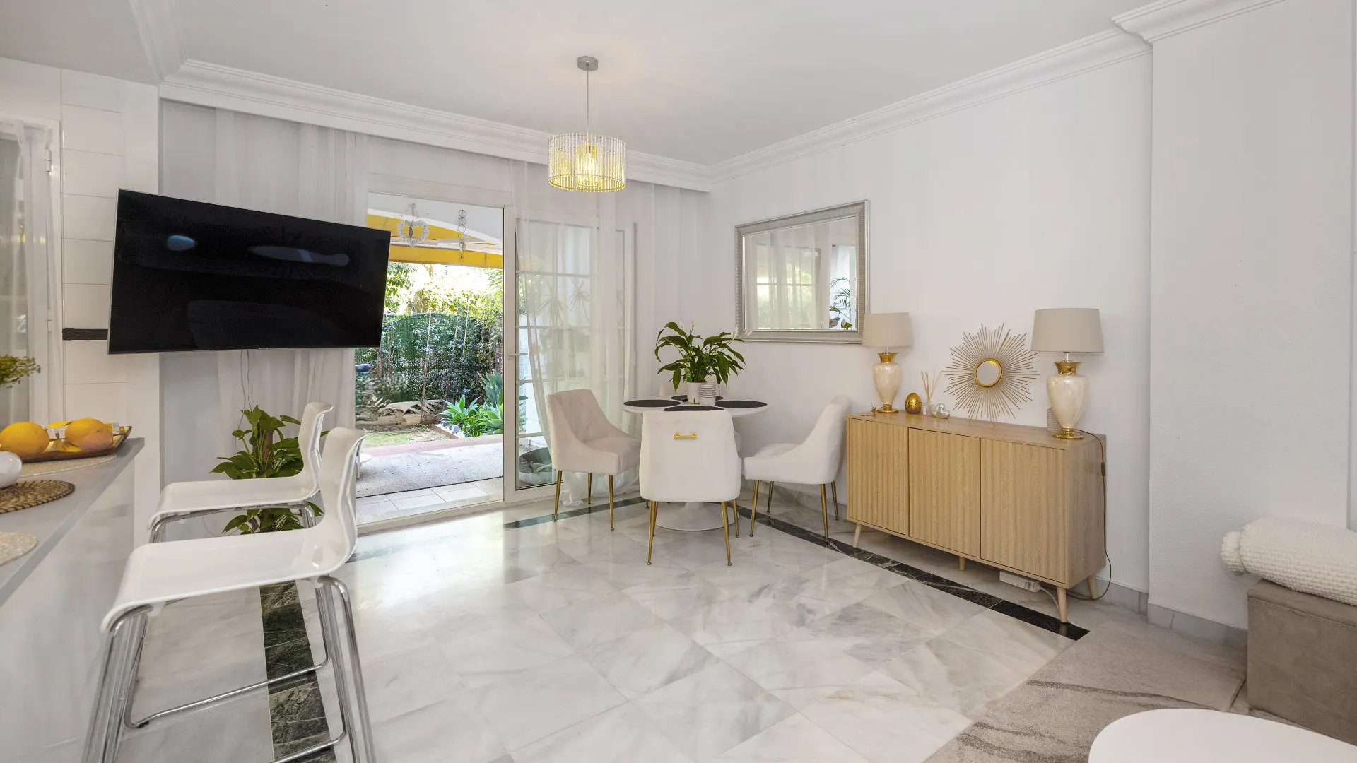 Comprar apartamento planta baja de 2 dormitorios en Los Pinos de Nagüeles