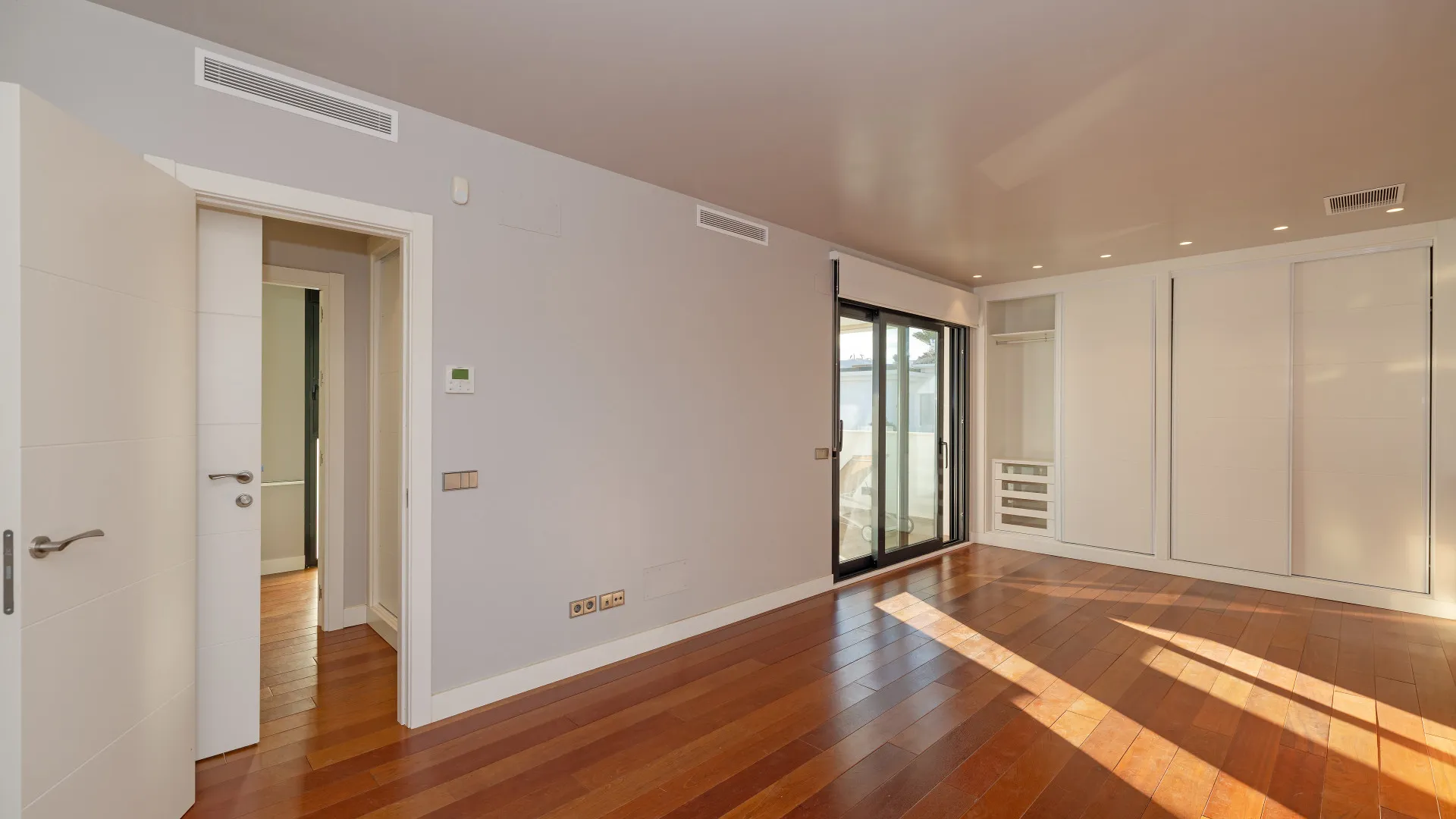 Villa for sale in Marbesa with 5 bedrooms