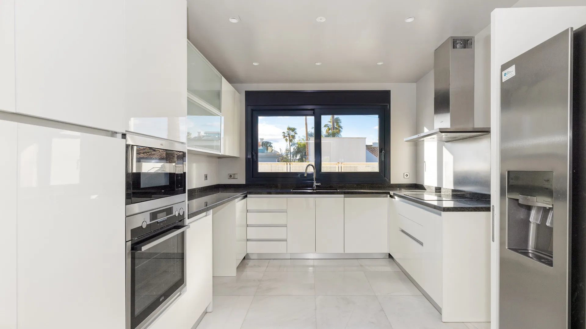 Villa for sale in Marbesa with 5 bedrooms