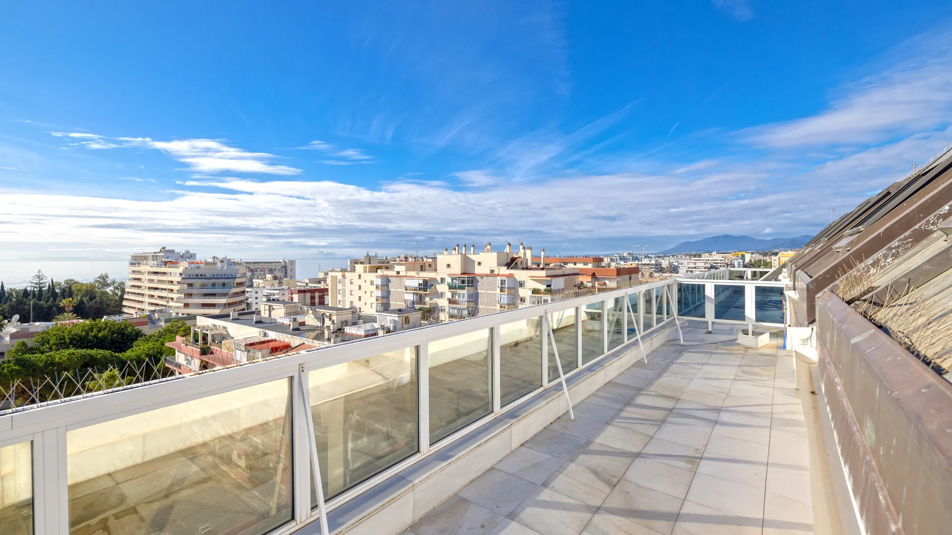 Duplex penthouse with 5 bedrooms for sale in Marbella Centro