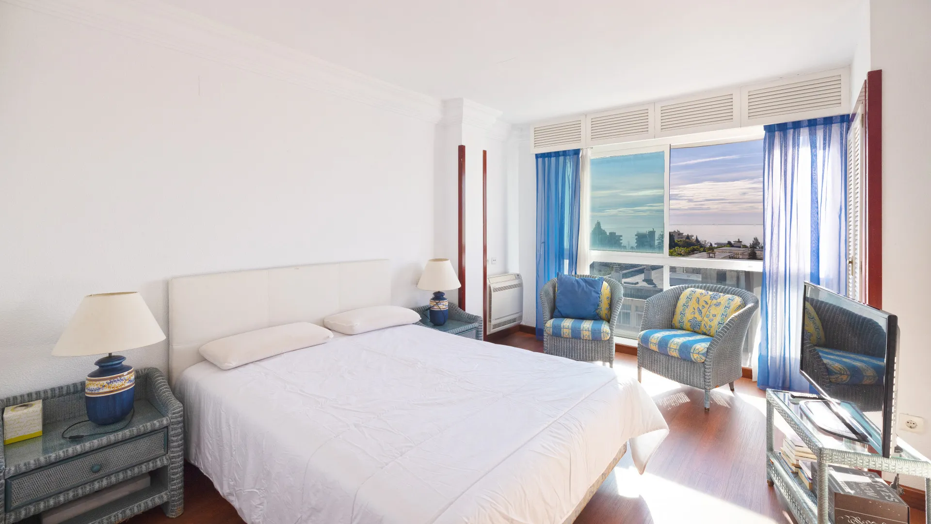 Duplex penthouse with 5 bedrooms for sale in Marbella Centro