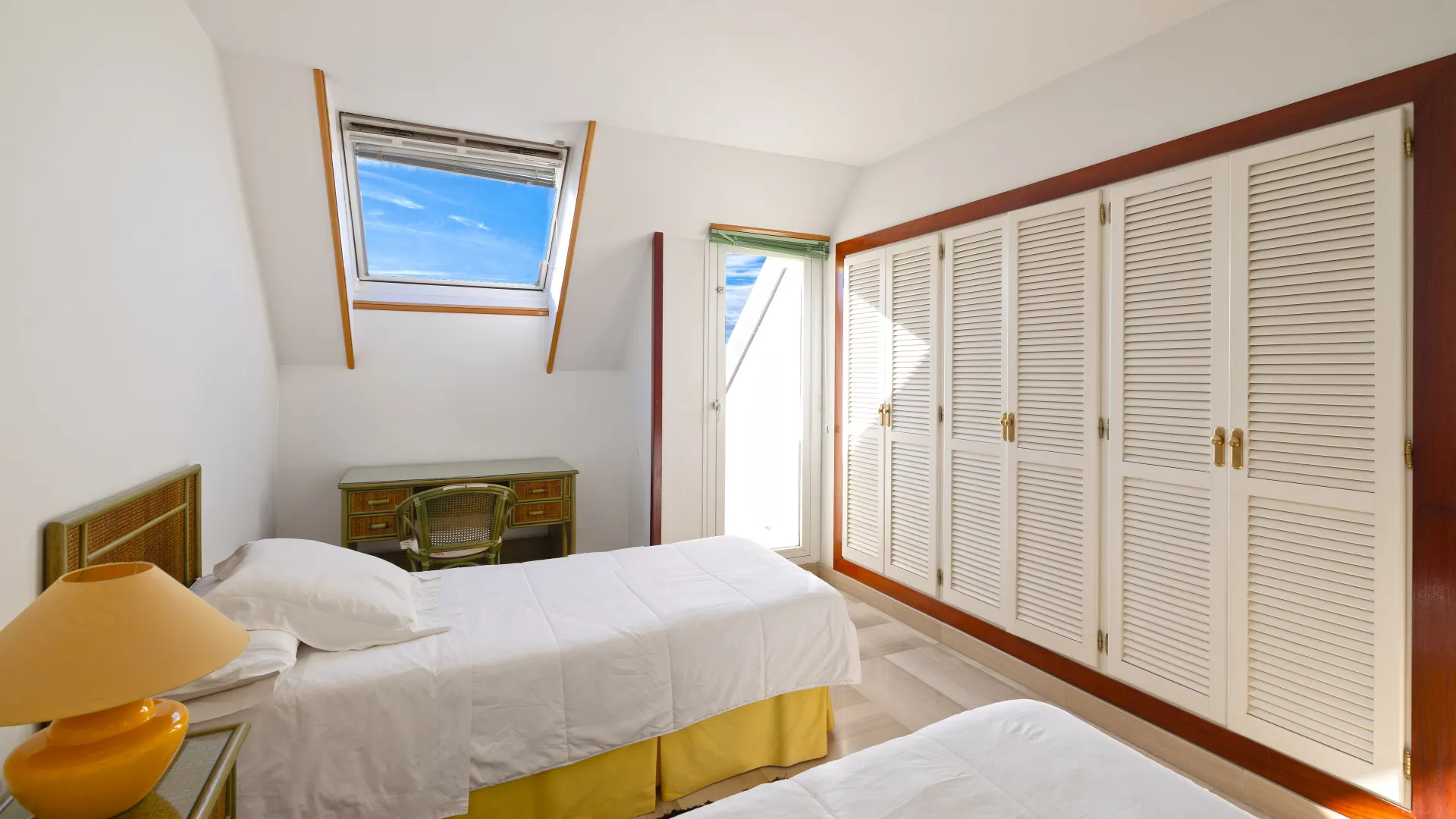 Duplex penthouse with 5 bedrooms for sale in Marbella Centro