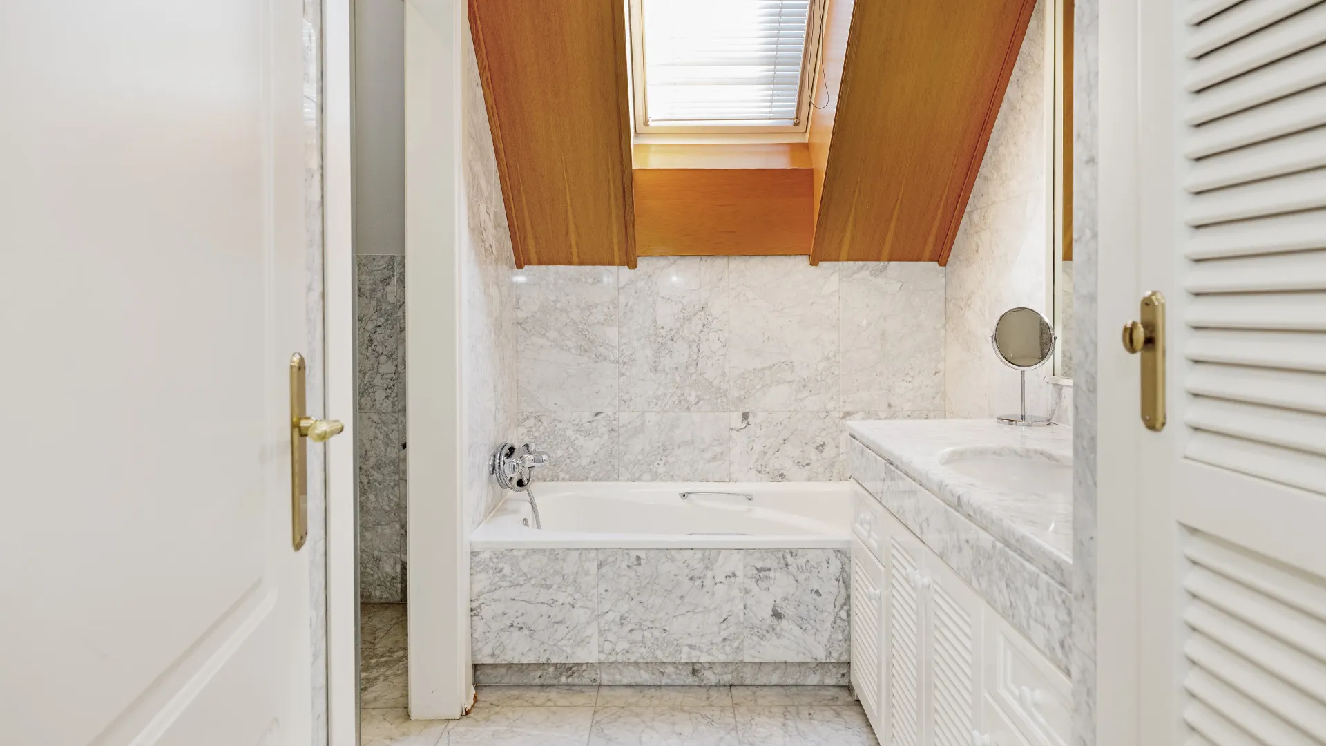 Duplex penthouse with 5 bedrooms for sale in Marbella Centro