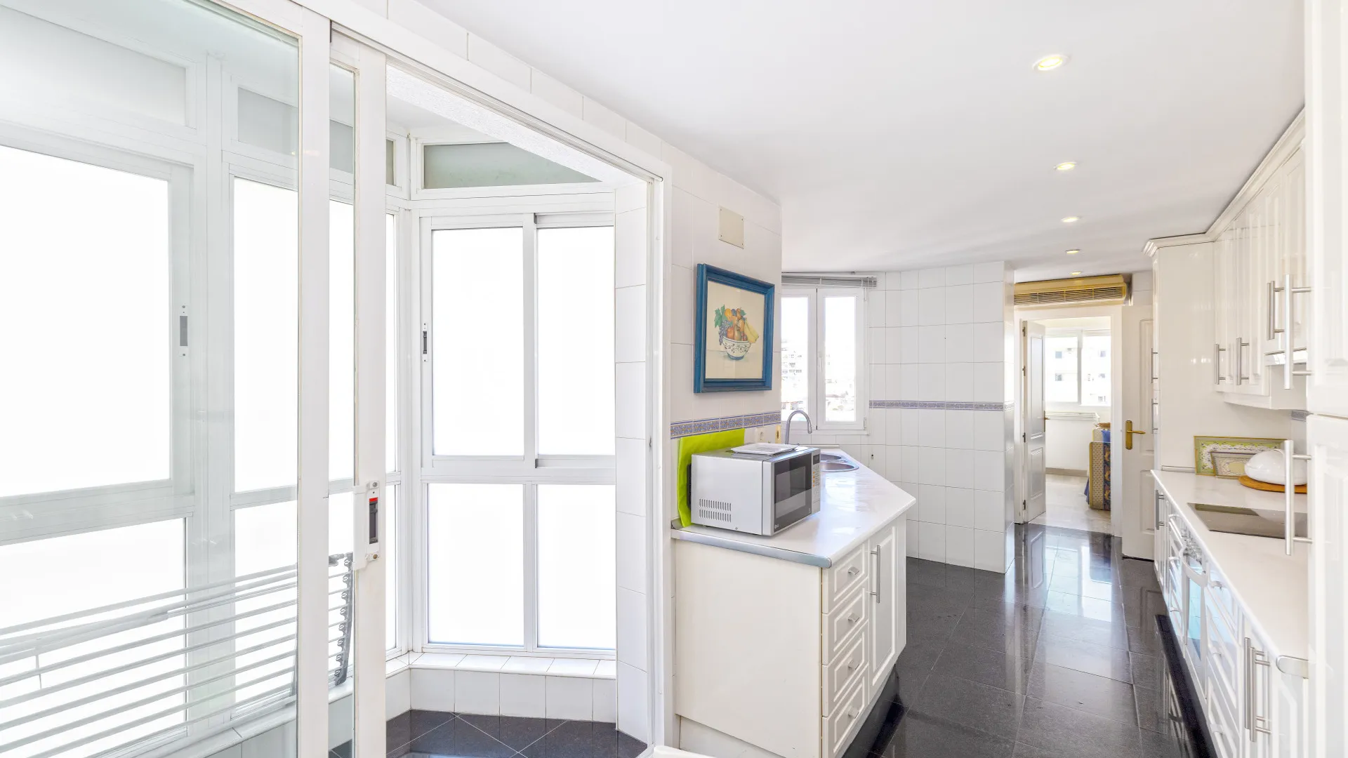 Duplex penthouse with 5 bedrooms for sale in Marbella Centro